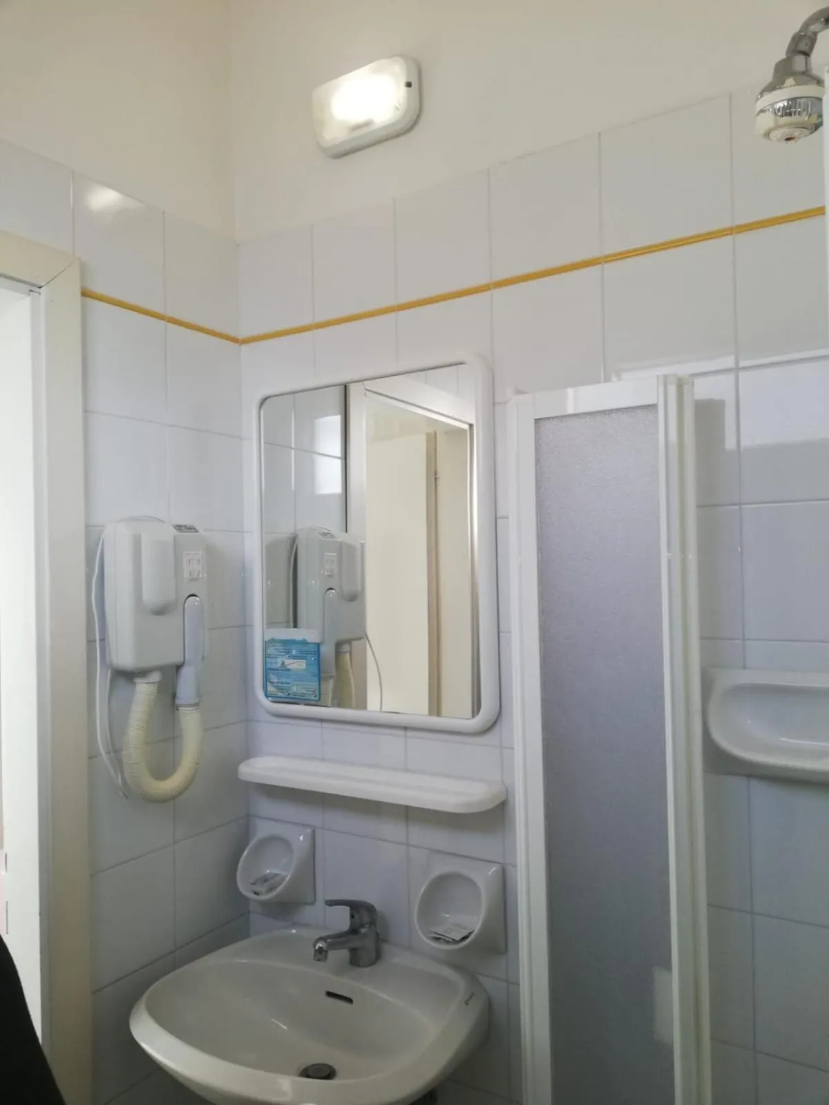 Shower in Hotel Moresco Riccione - Piscina Beach Village