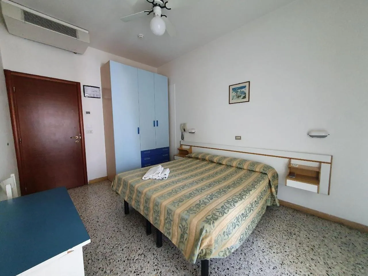 Bed in Hotel Moresco Riccione - Piscina Beach Village