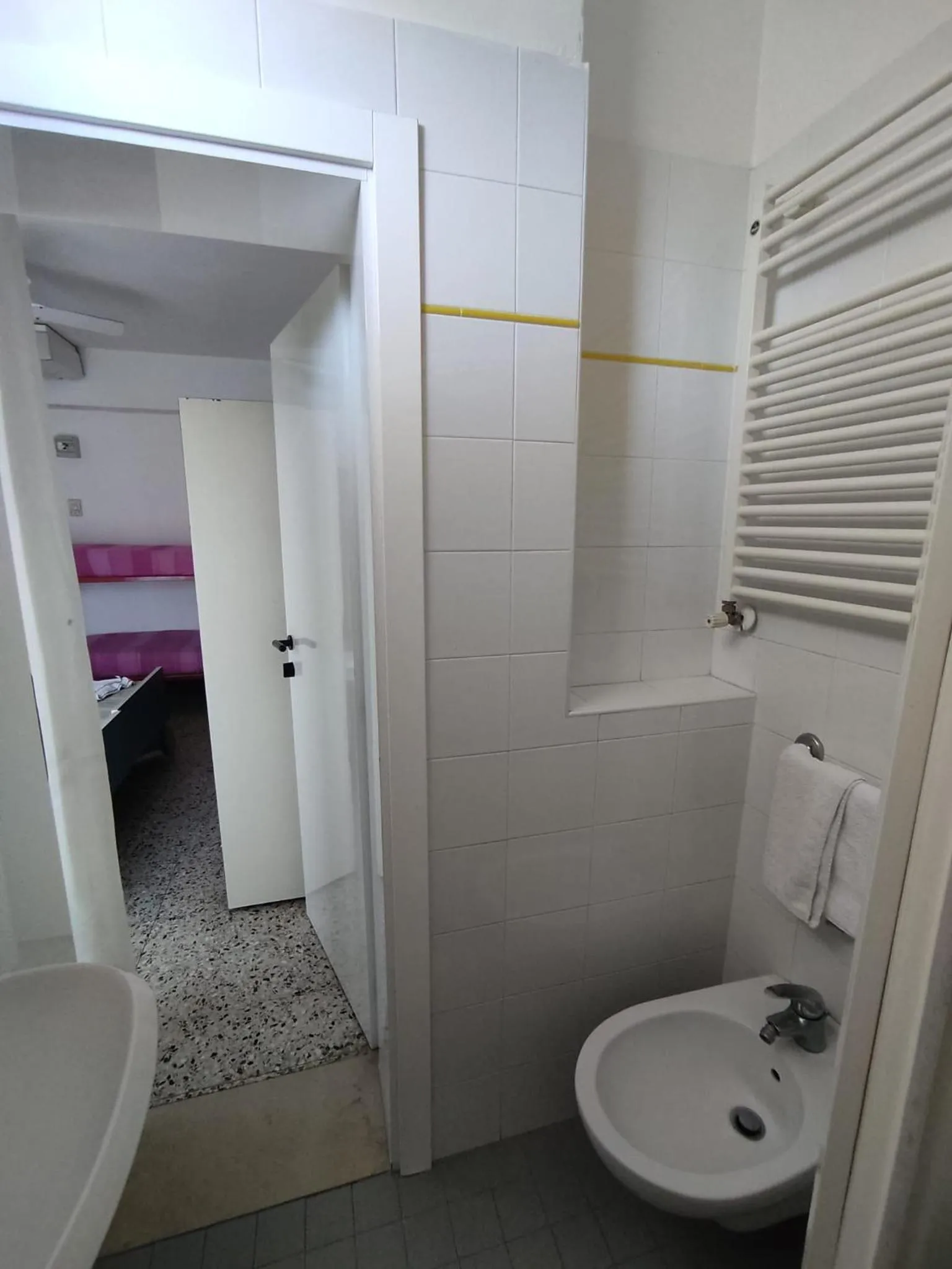 Shower in Hotel Moresco Riccione - Piscina Beach Village