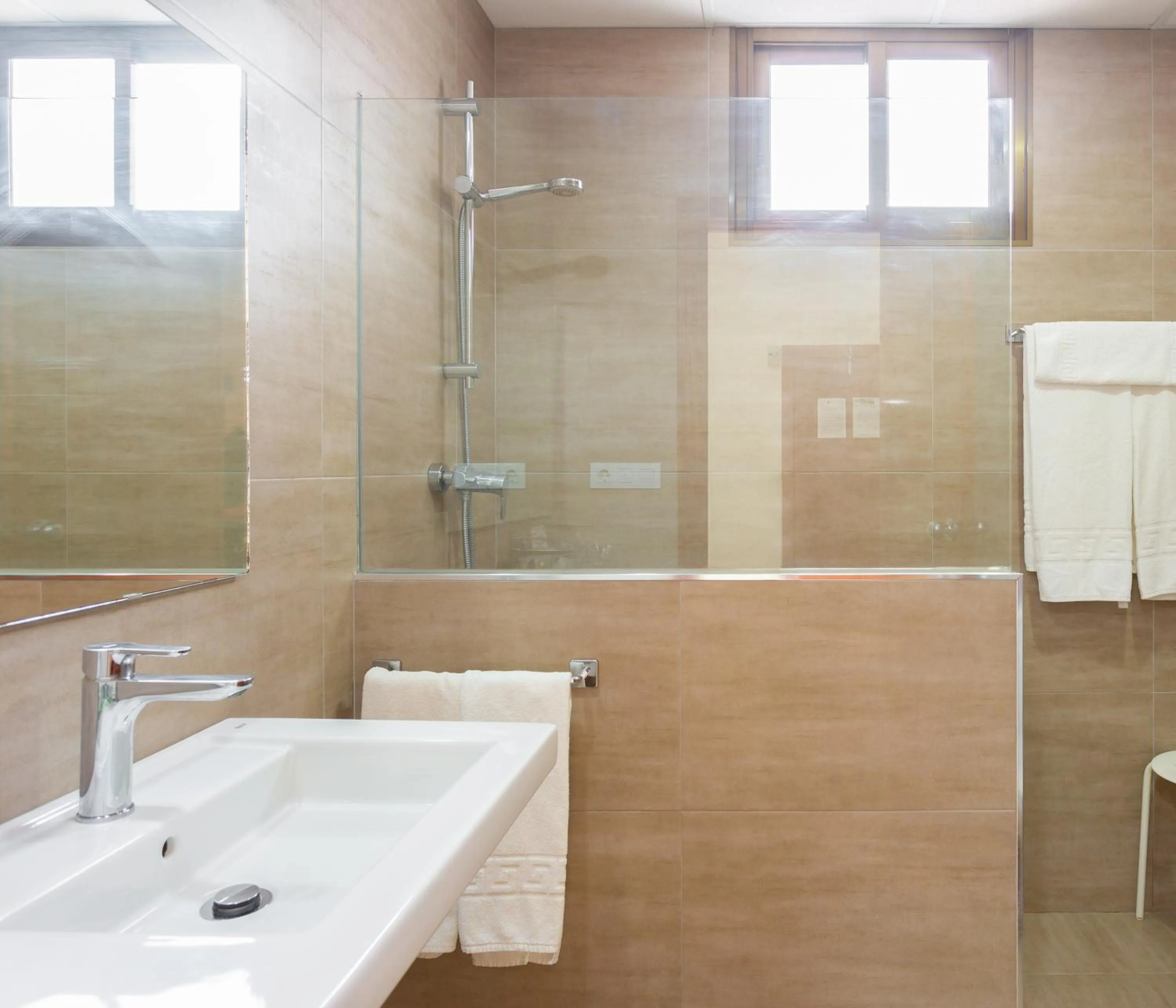 Shower in Hotel Sicania