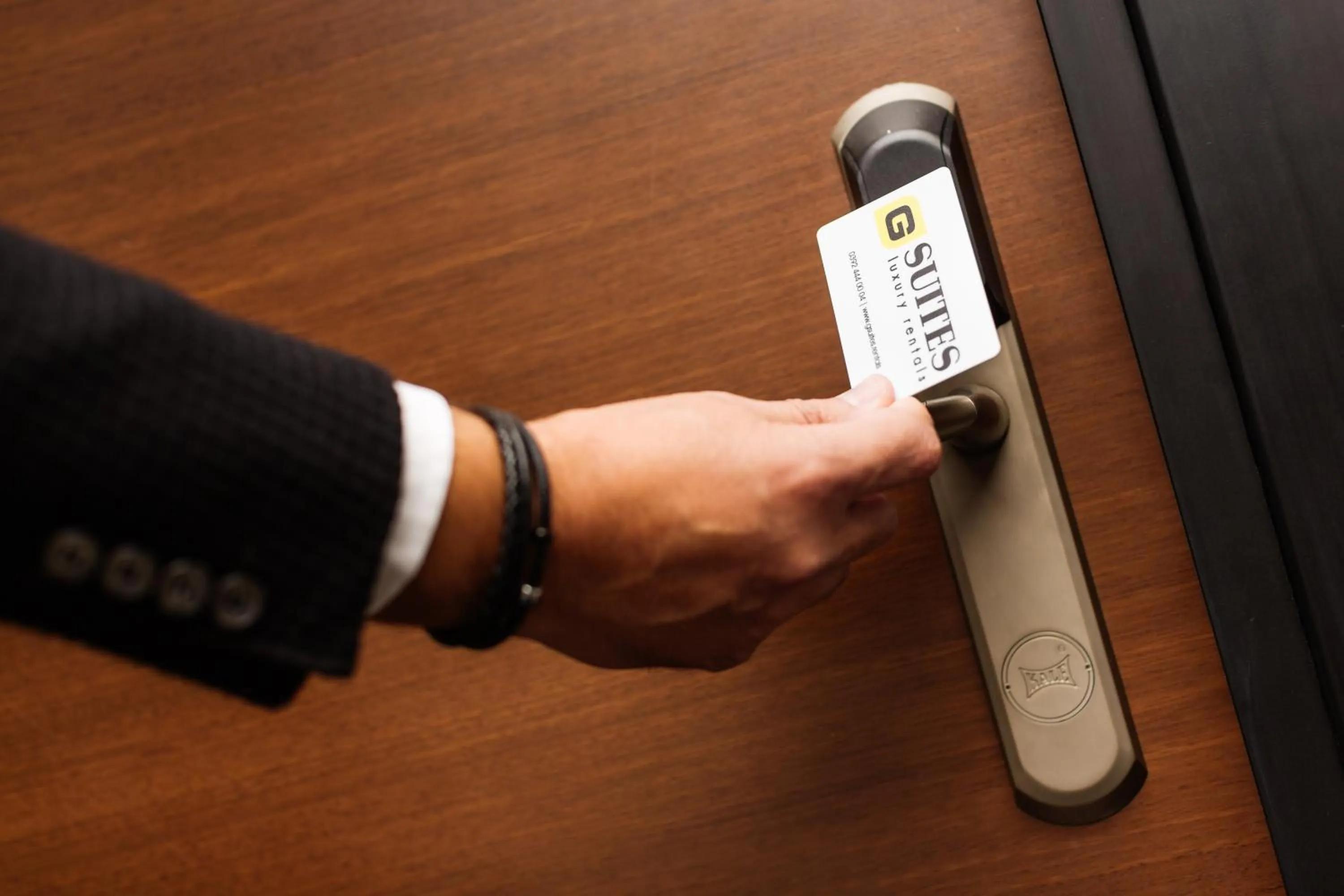 Logo/Certificate/Sign in G Suites Luxury Rentals