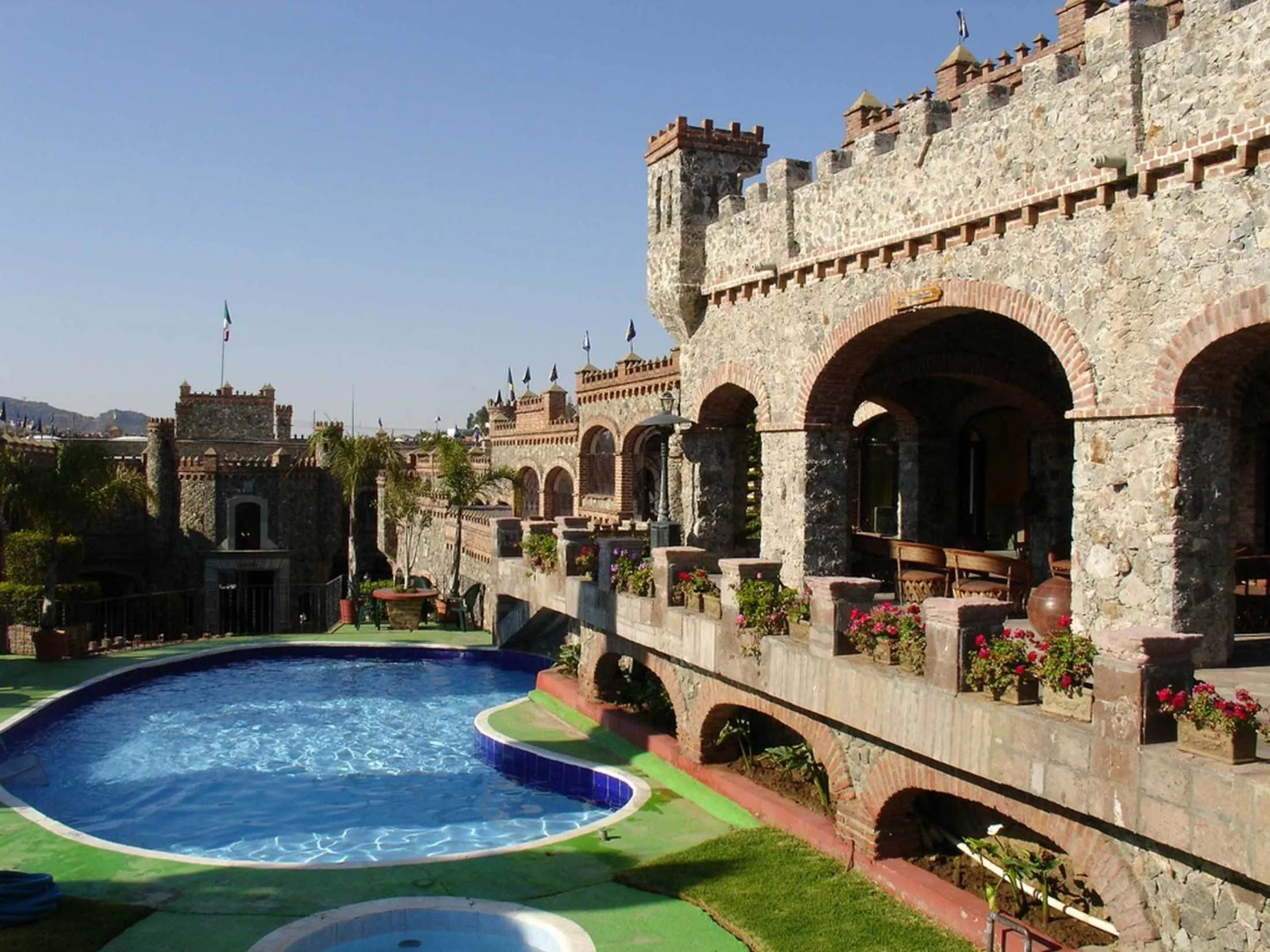 Swimming pool in Hotel Castillo de Santa Cecilia
