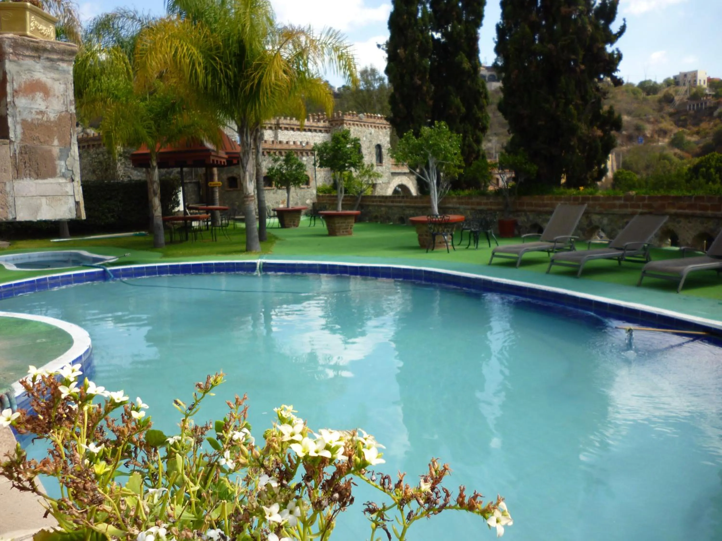 Swimming pool in Hotel Castillo de Santa Cecilia