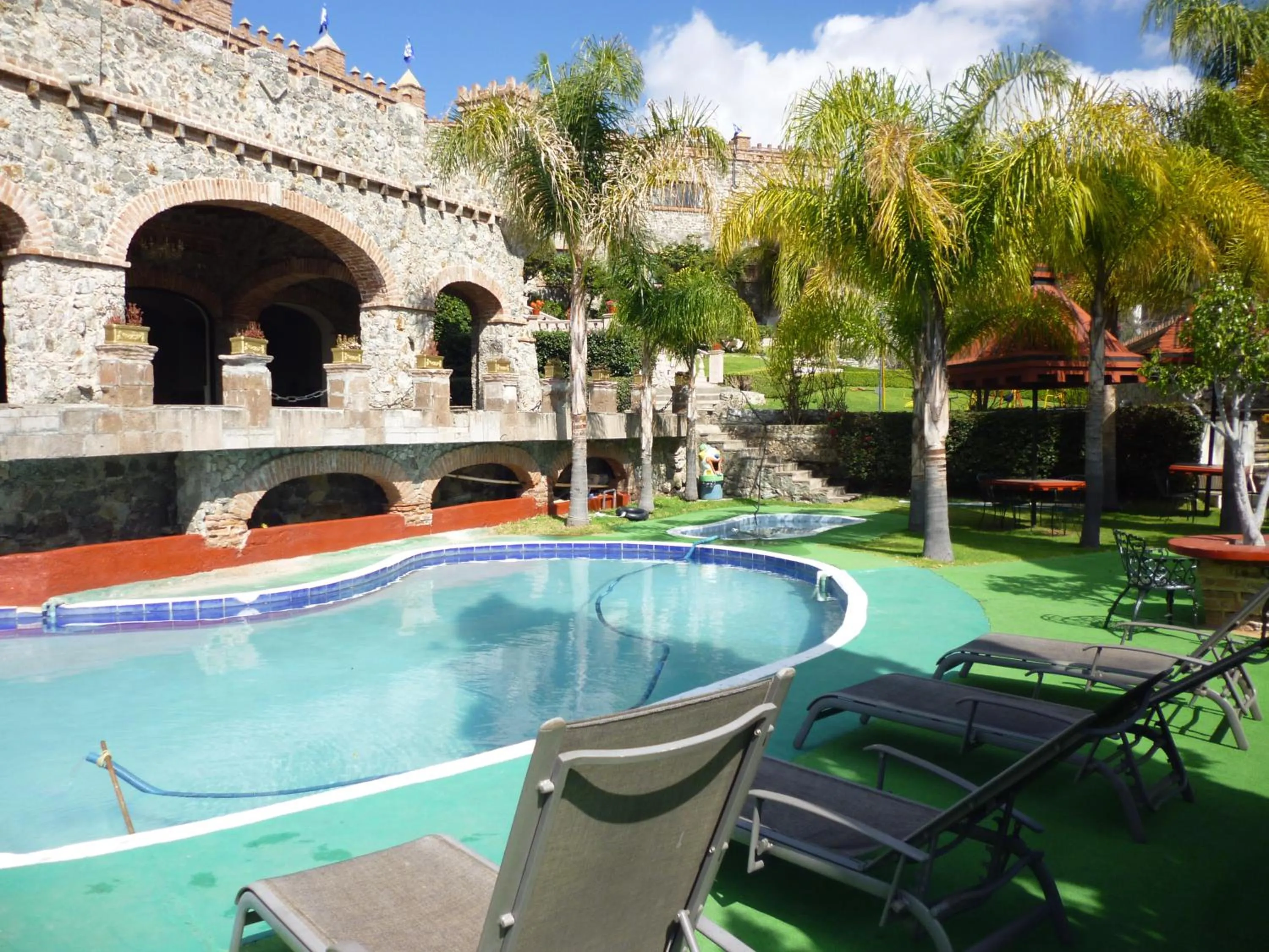 Swimming pool in Hotel Castillo de Santa Cecilia