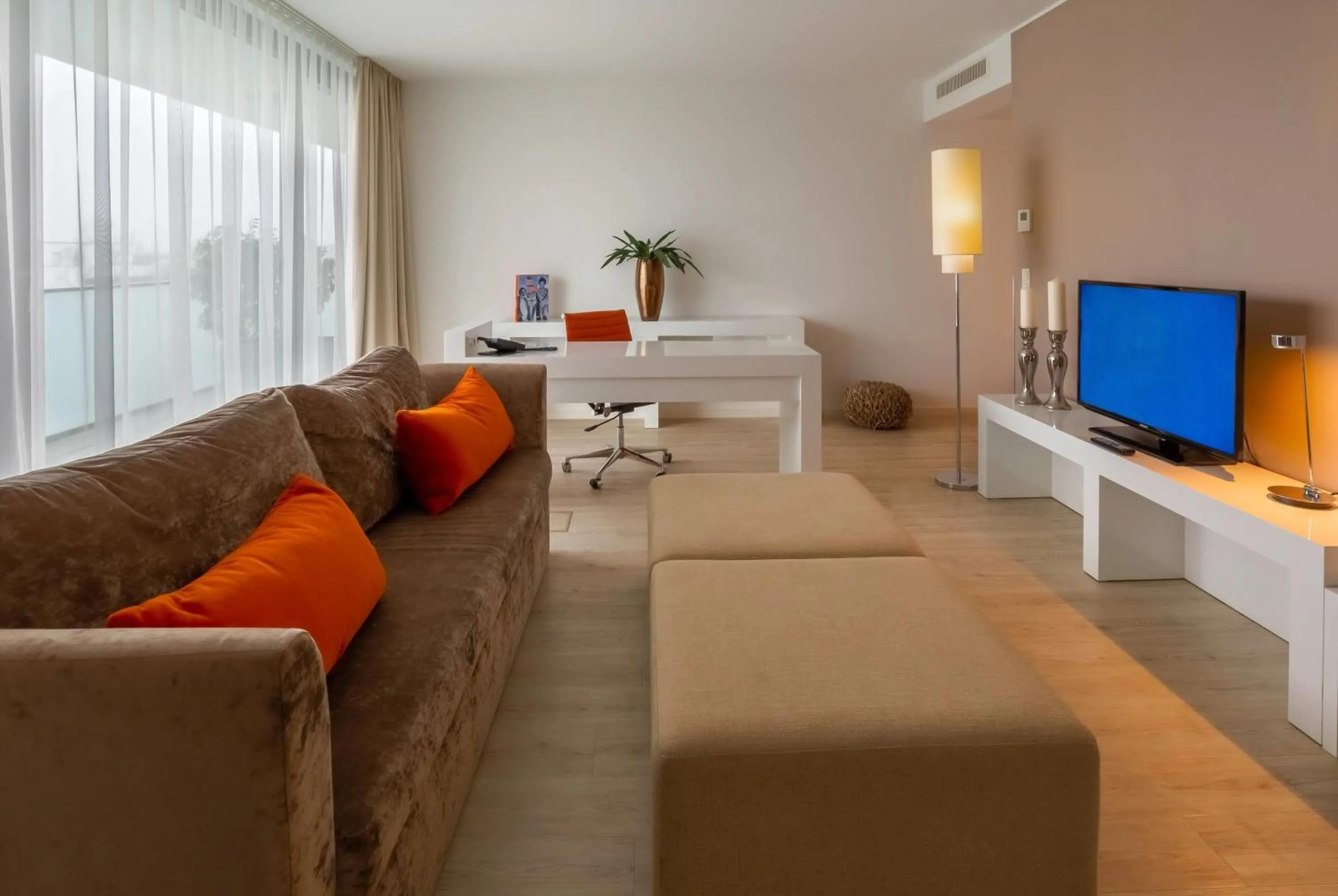 Photo of the whole room in elaya hotel kleve, Trademark Collection by Wyndham