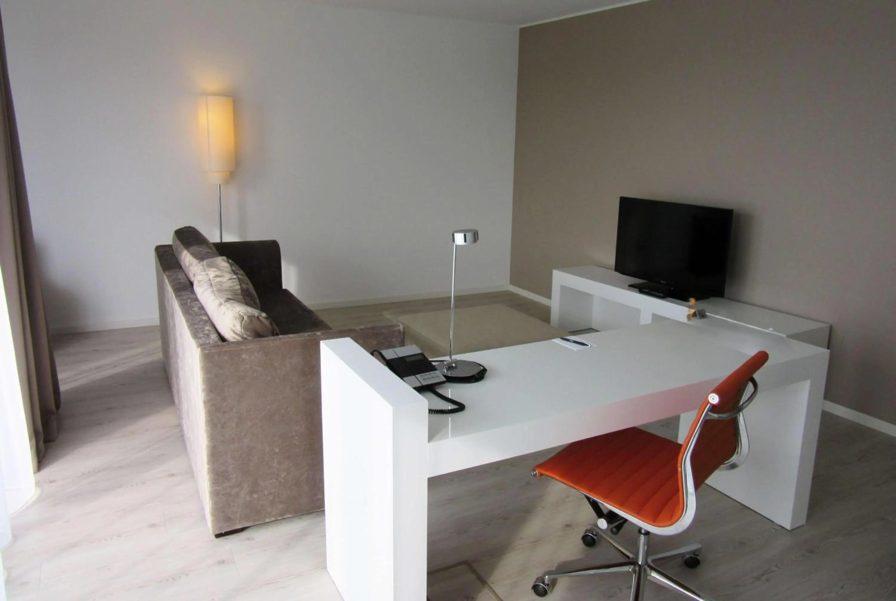 Photo of the whole room in elaya hotel kleve, Trademark Collection by Wyndham