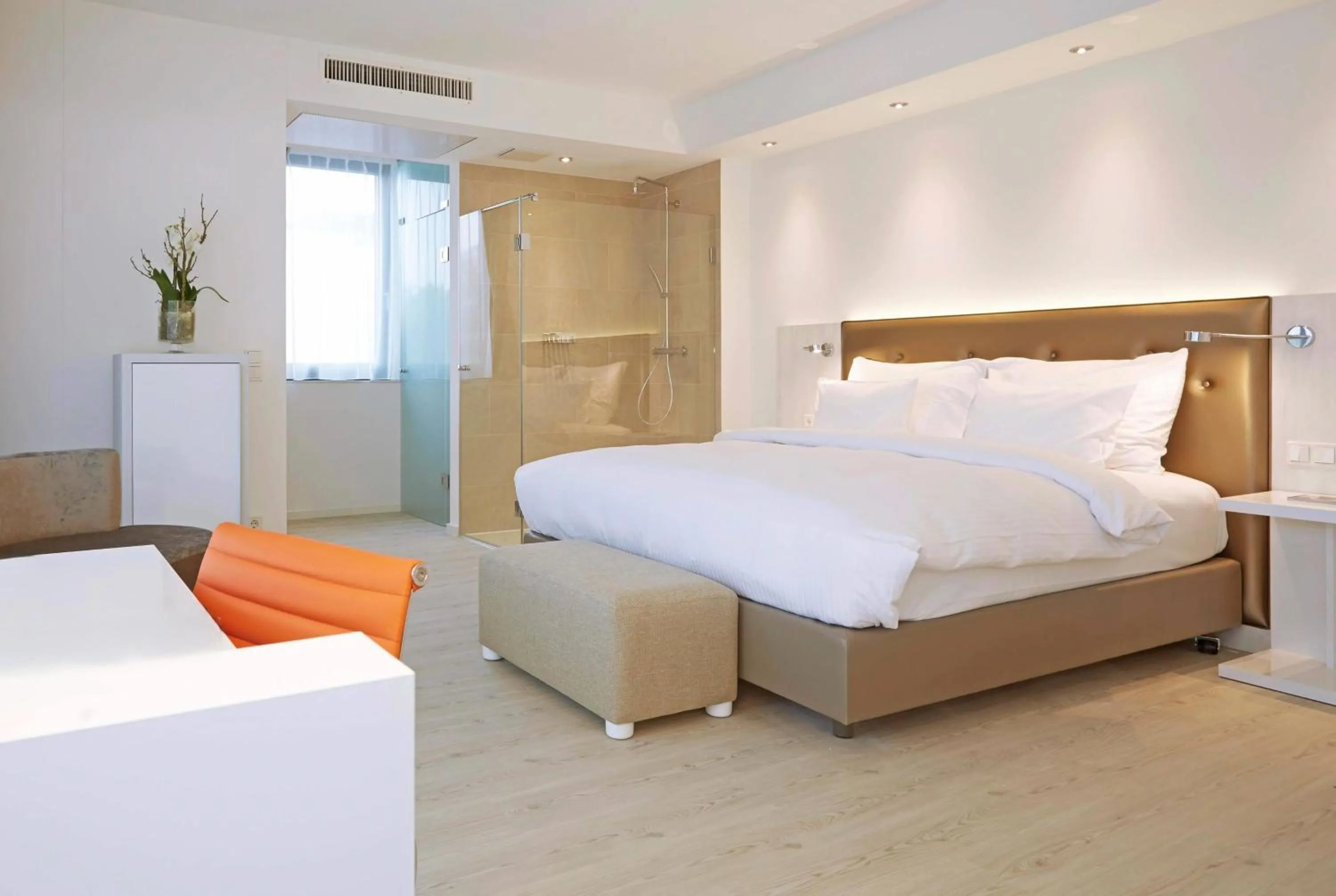 Photo of the whole room, Bed in elaya hotel kleve, Trademark Collection by Wyndham