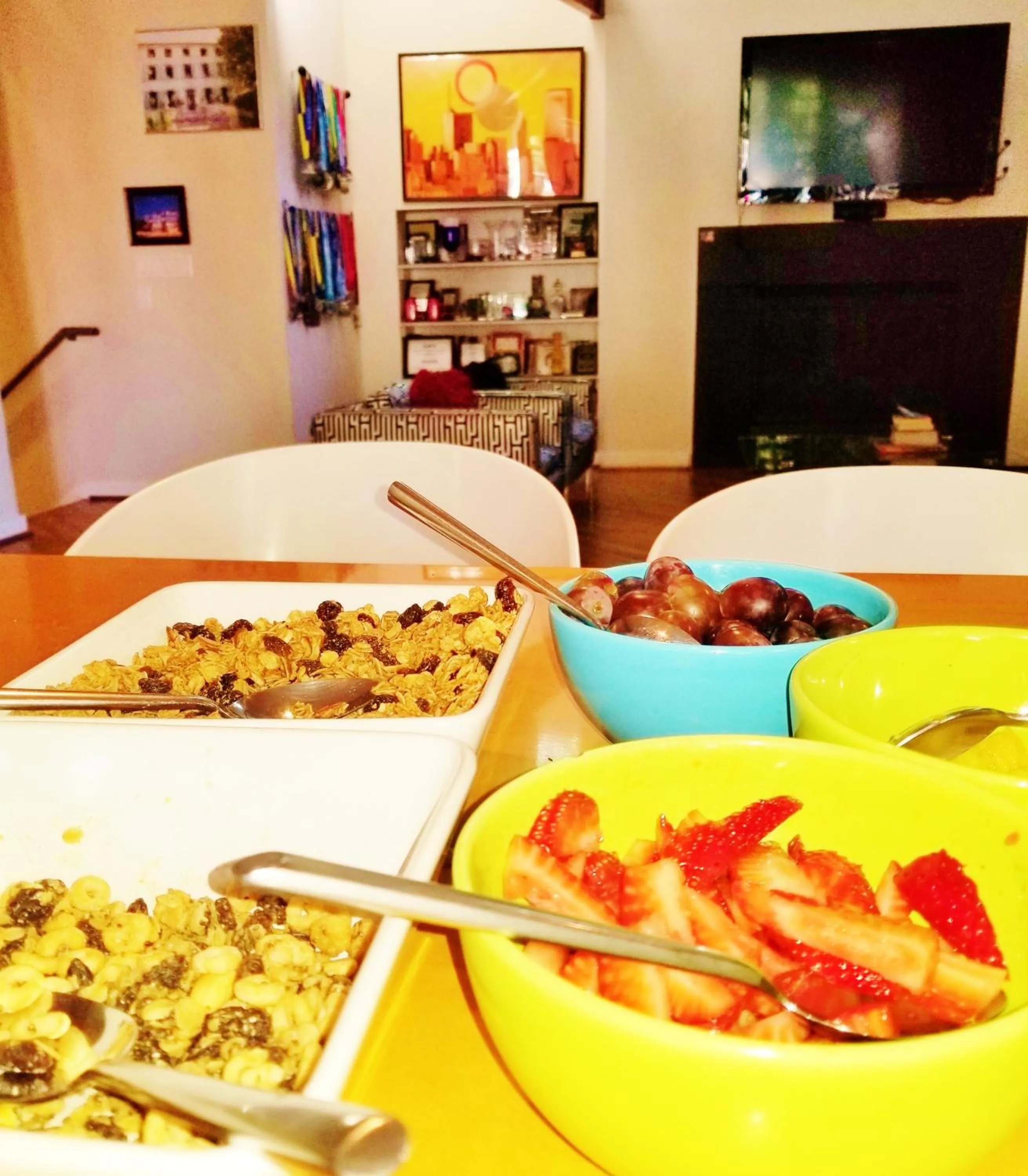 Breakfast in Modern B & B