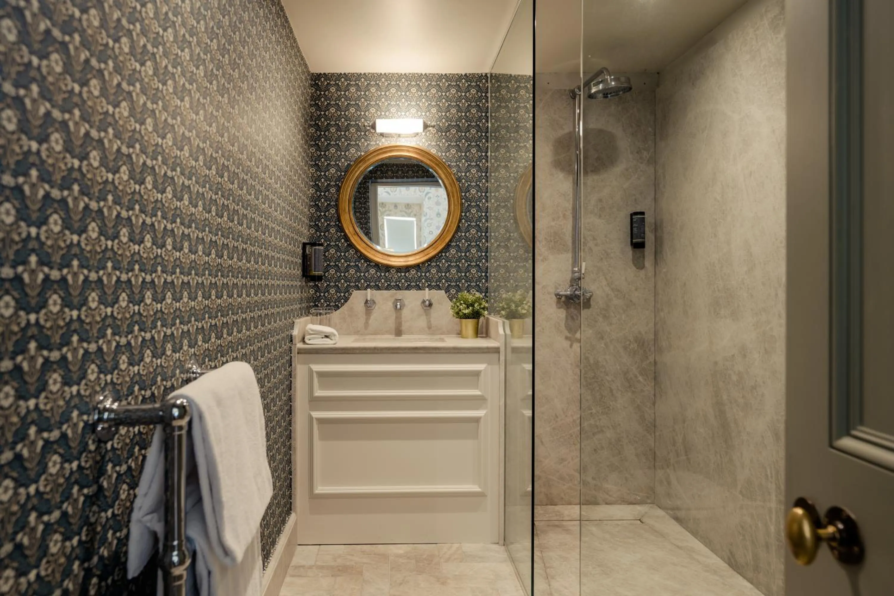 Shower in Tulfarris Hotel and Golf Resort