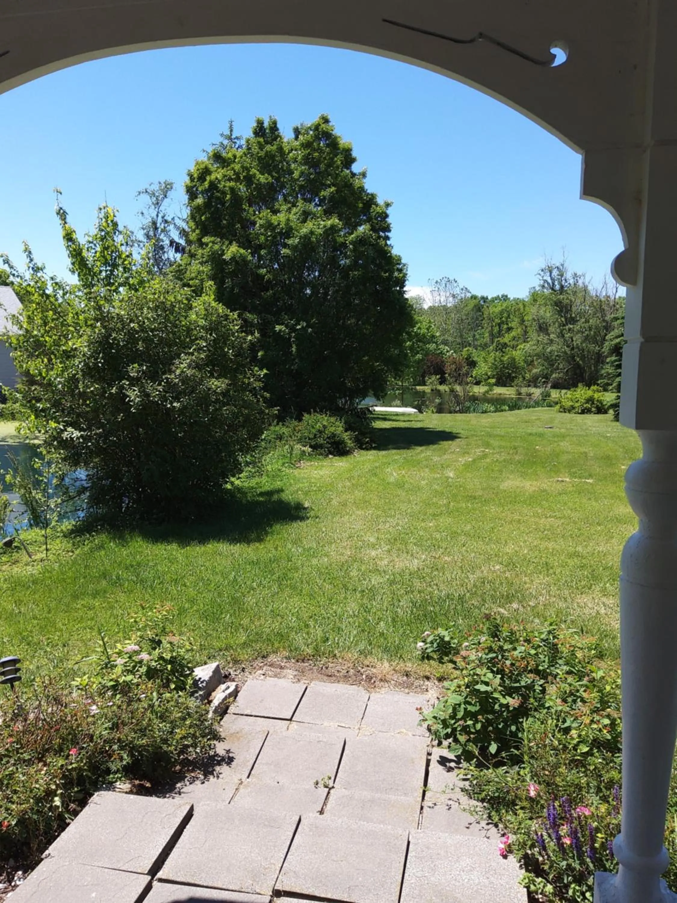 Garden in Inntiquity, A Country Inn