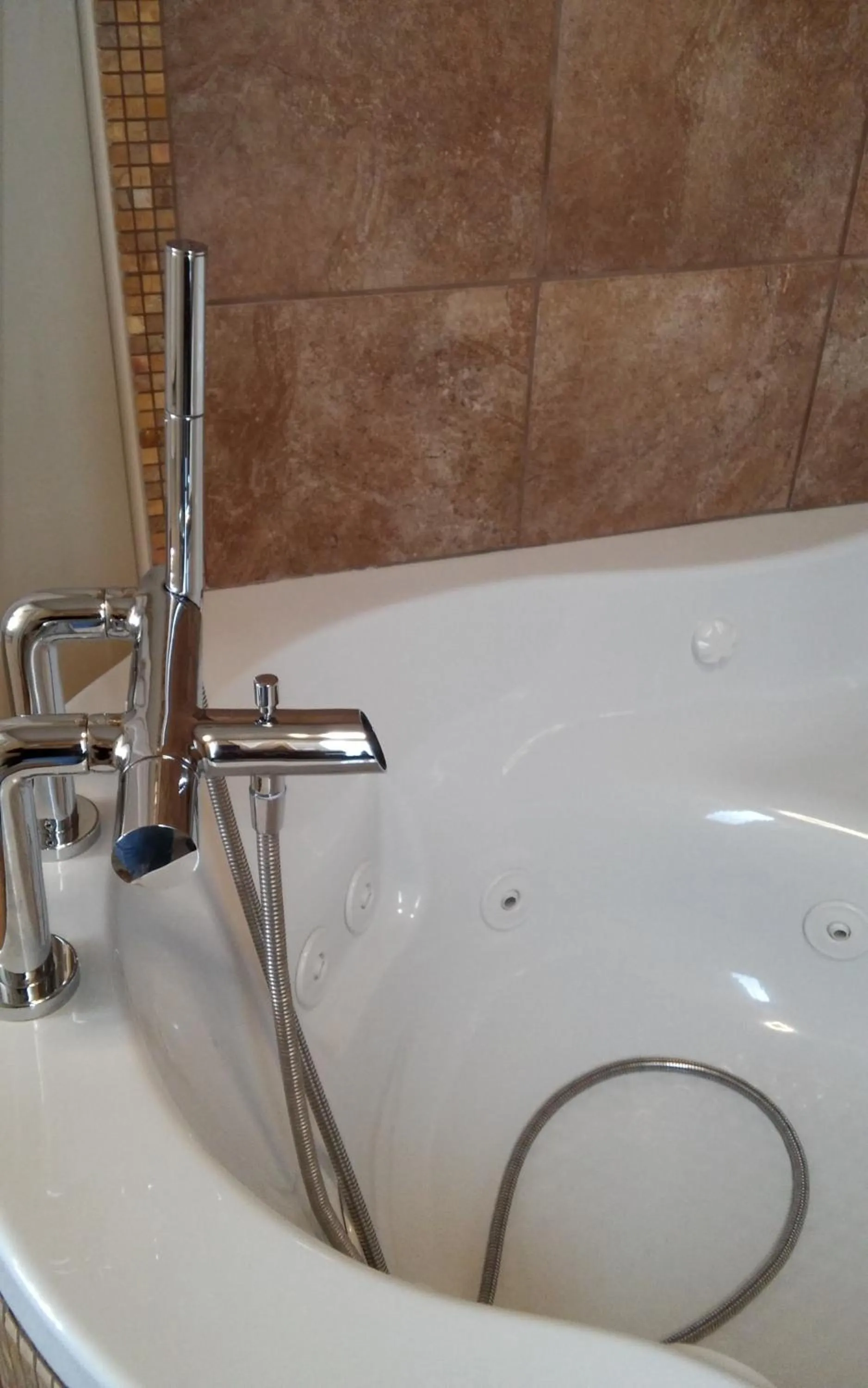 Hot Tub in Inntiquity, A Country Inn