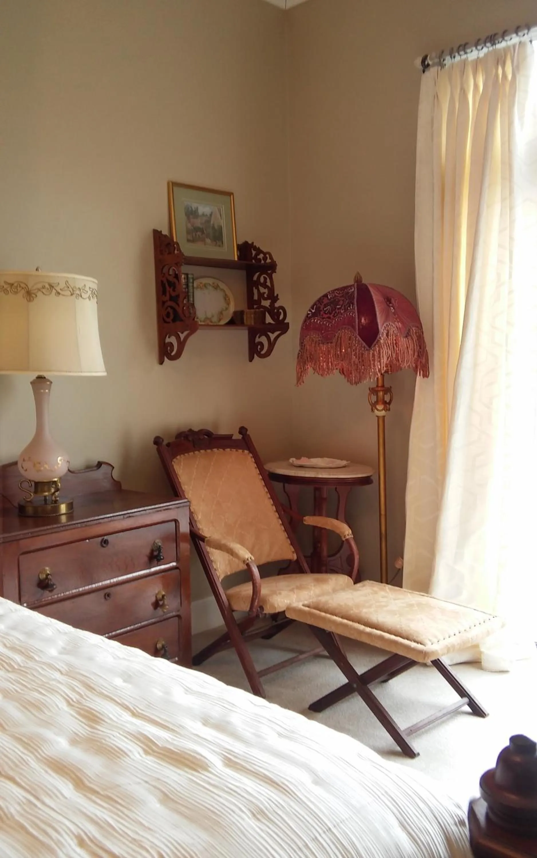 Bedroom, Bed in Inntiquity, A Country Inn