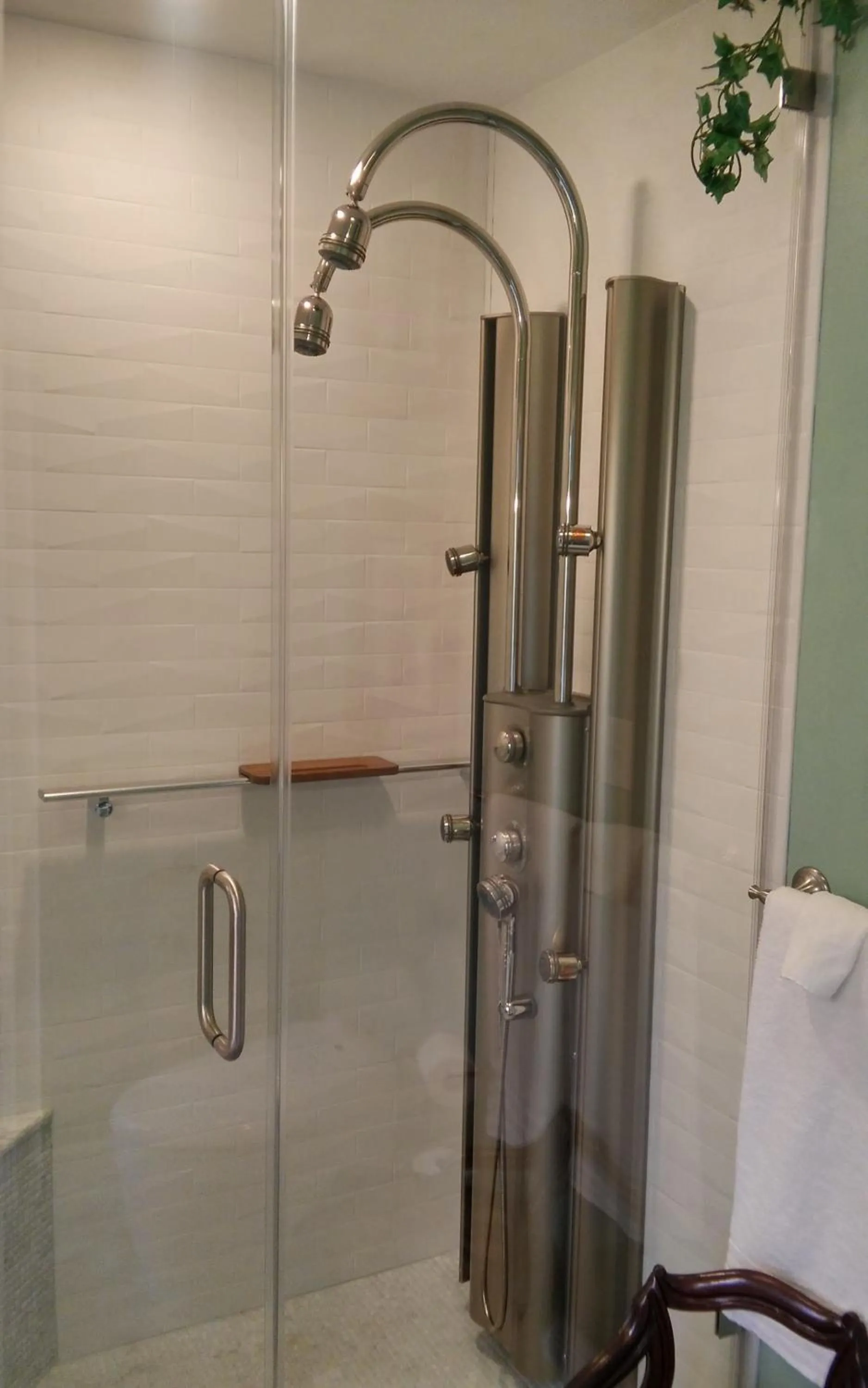 Shower in Inntiquity, A Country Inn