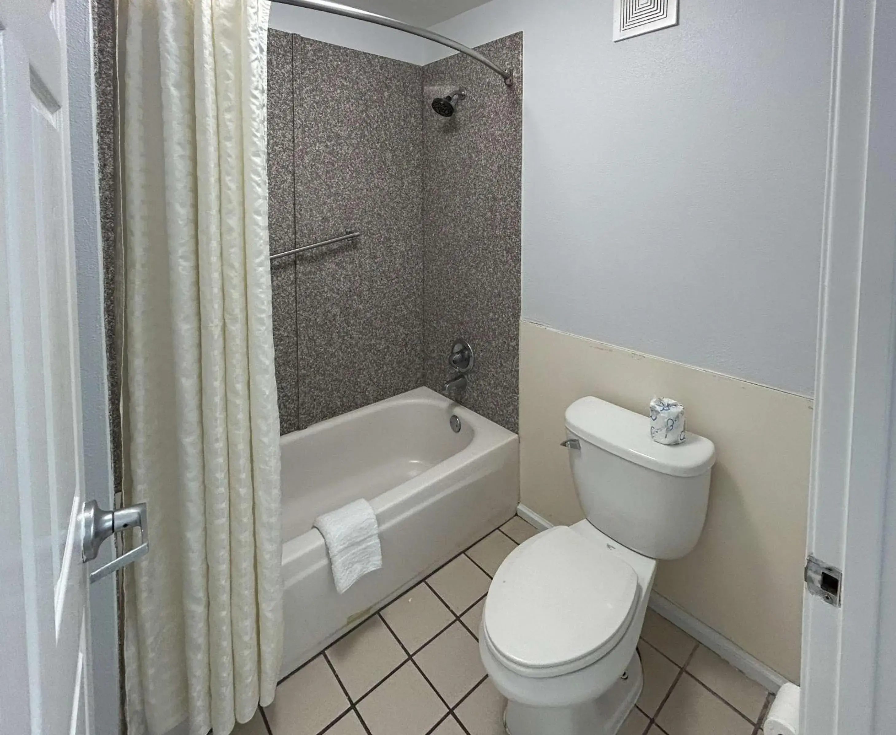 Bathroom in Motel 6 Denham Springs, LA Bathroom in Motel 6 Denham Springs, LA