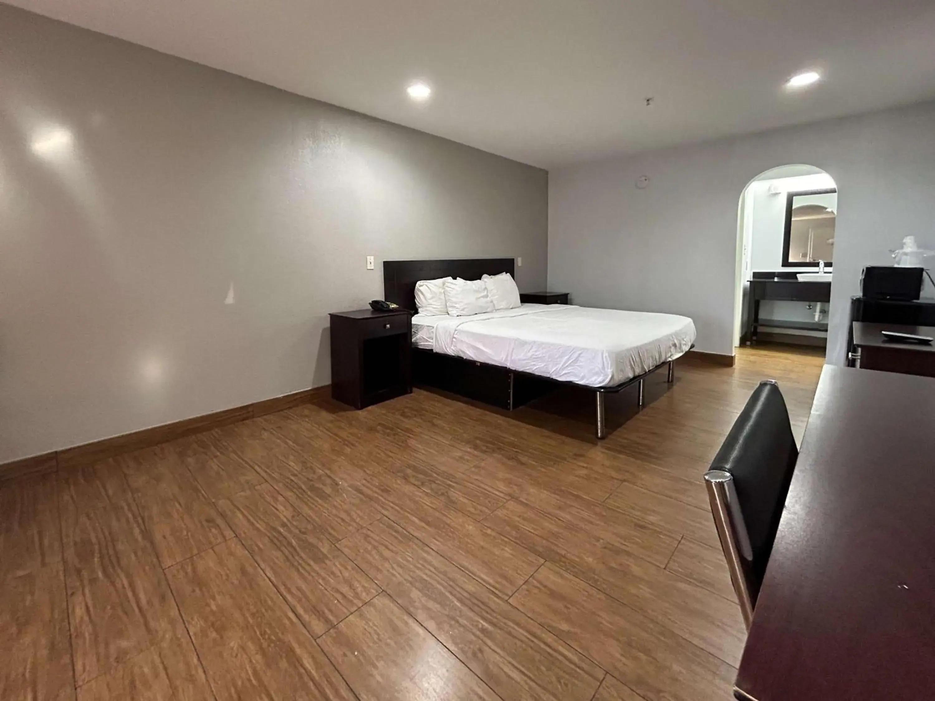 Bedroom, Bed in Motel 6 Denham Springs, LA Bedroom, Bed in Motel 6 Denham Springs, LA