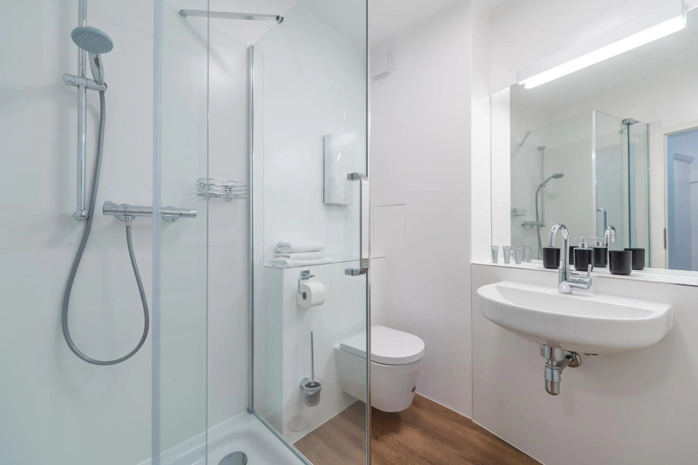 Shower in Min Hüsung by Rujana