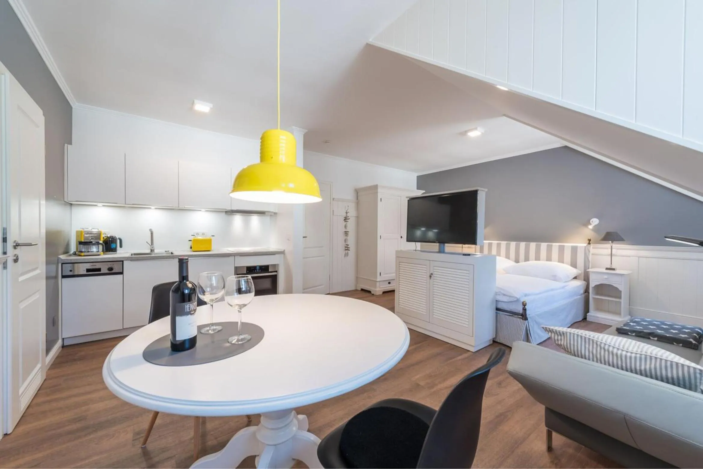 Kitchen or kitchenette, Bed in Min Hüsung by Rujana