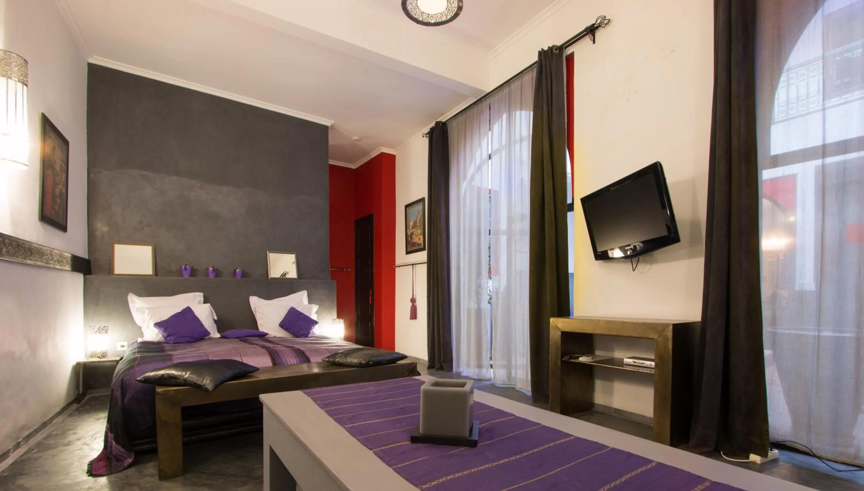 Staff, Bed in Riad Alegria