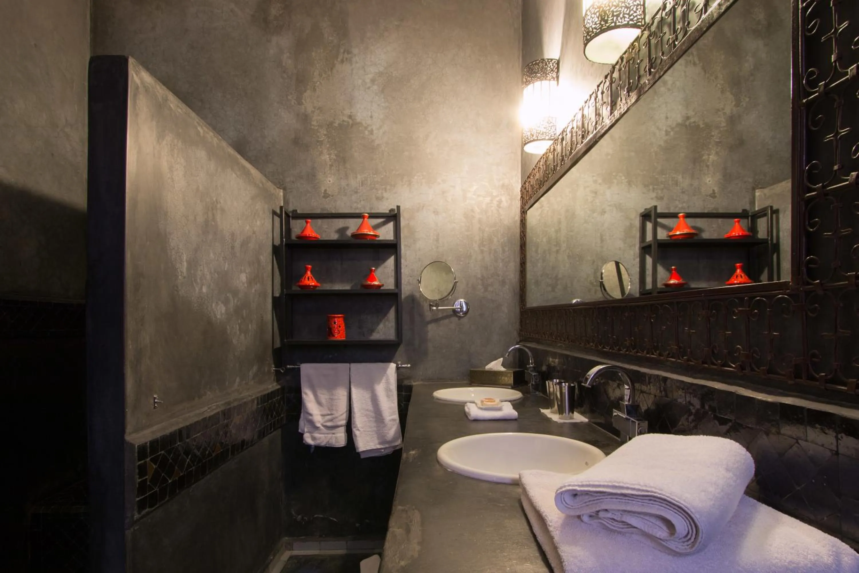 Shower in Riad Alegria