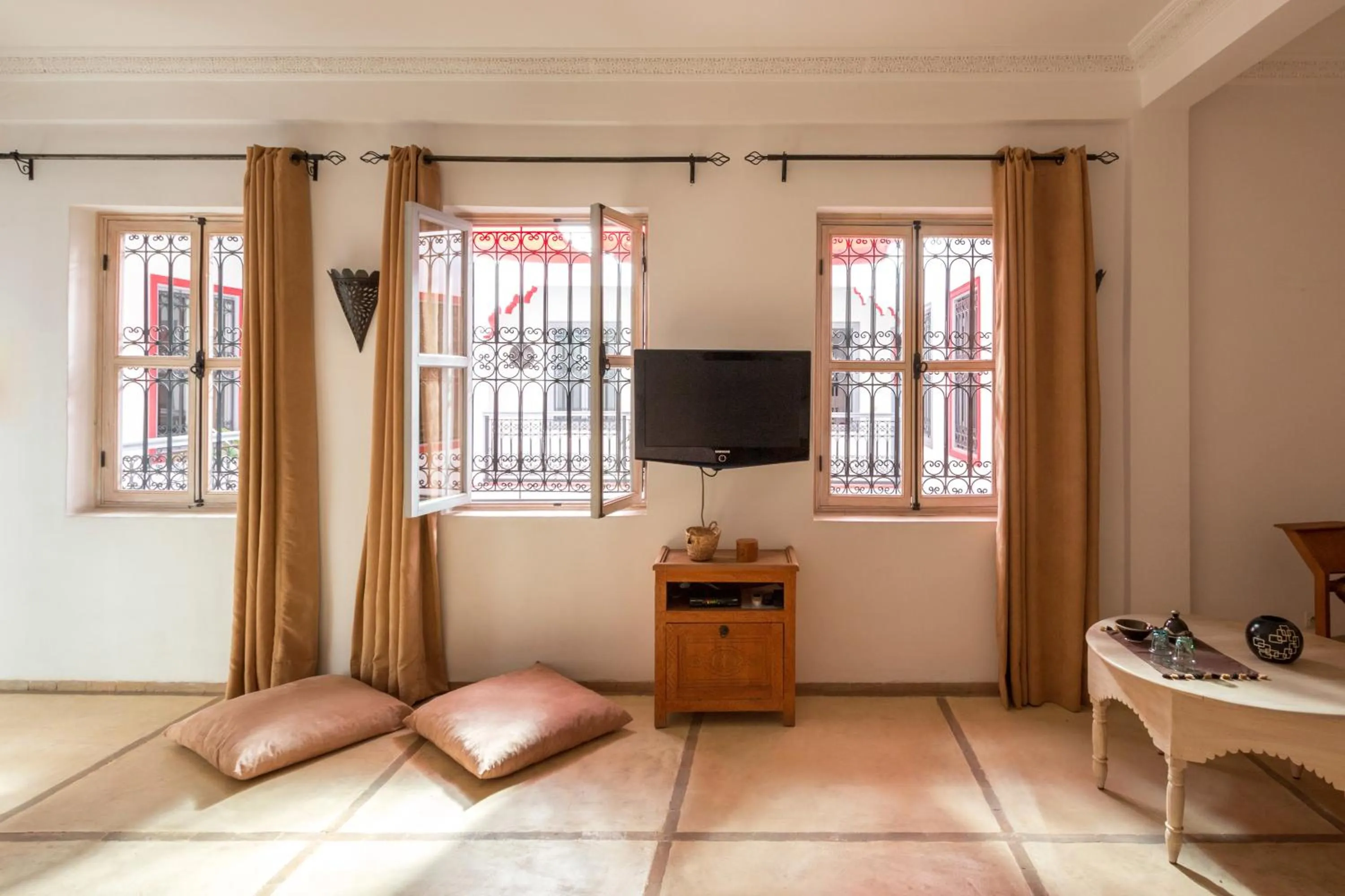 Staff in Riad Alegria