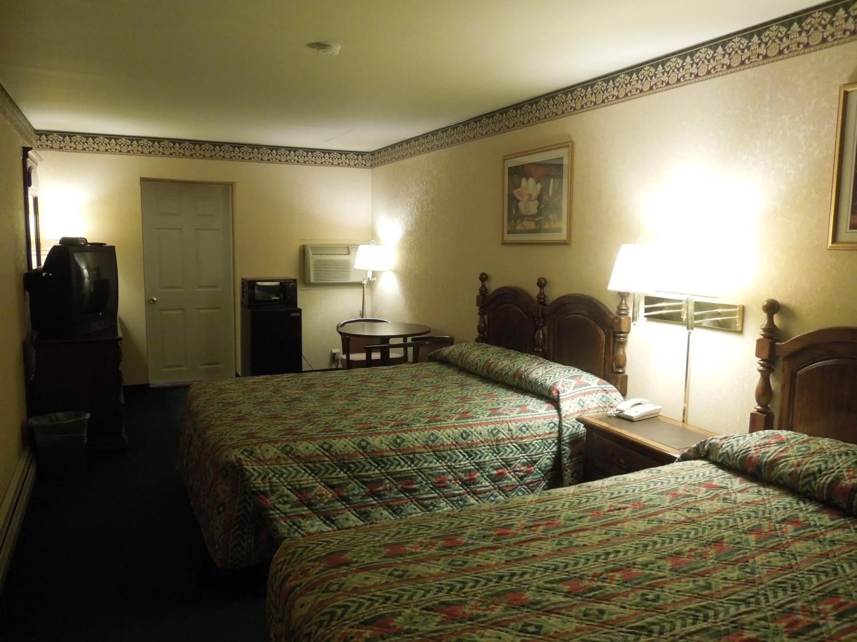 Bedroom, Bed in Value Inn East Stroudsburg