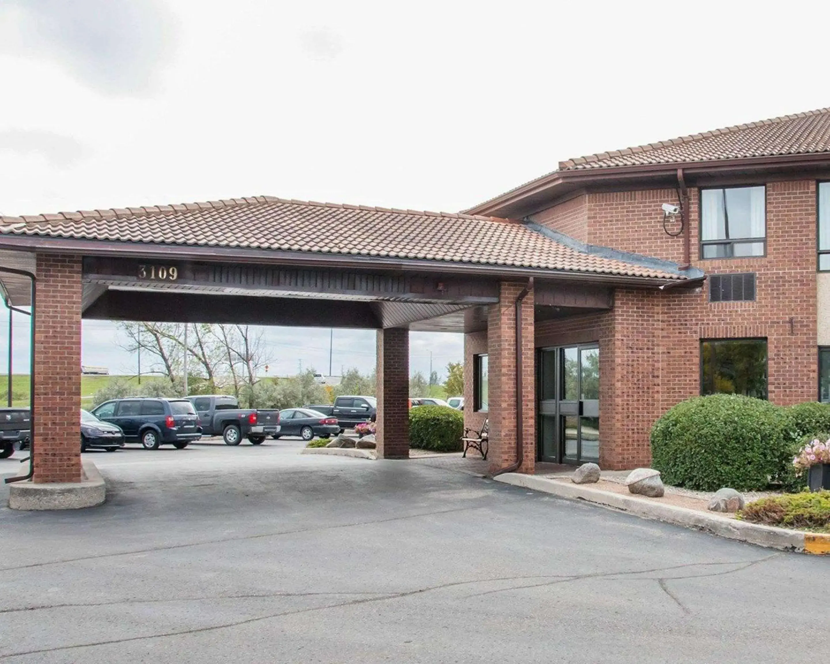 Property building in Comfort Inn South Property building in Comfort Inn South