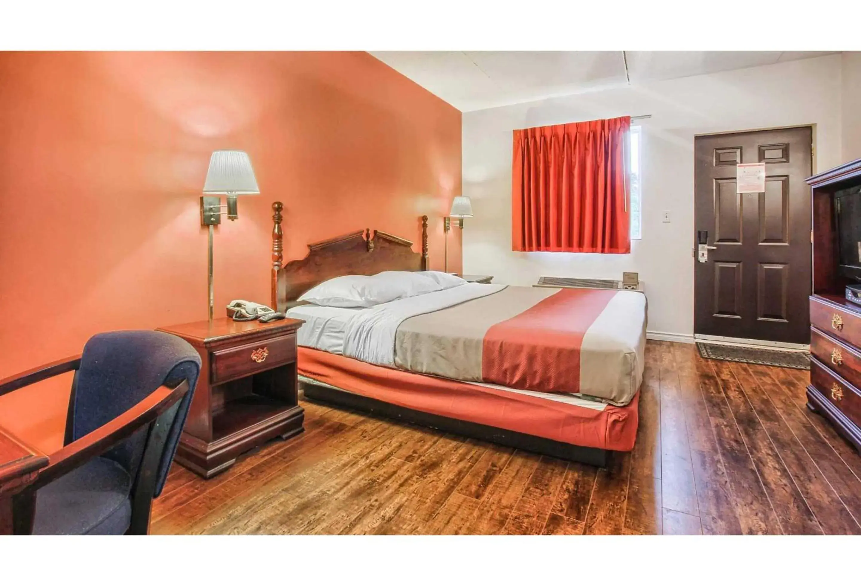 Bedroom, Bed in Motel 6-Windsor, ON Bedroom, Bed in Motel 6-Windsor, ON