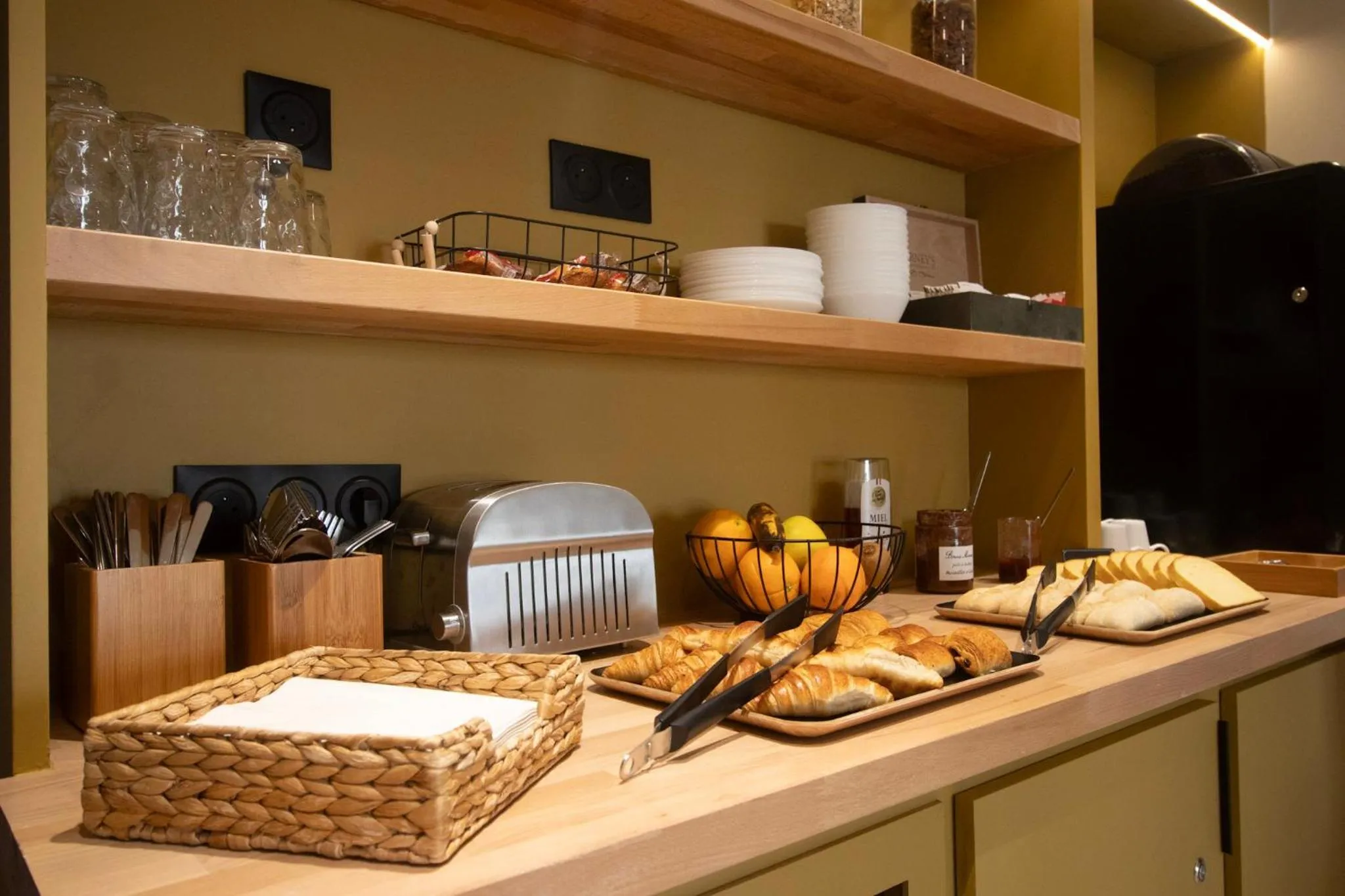 Breakfast in HOTEL AMBASSADEUR