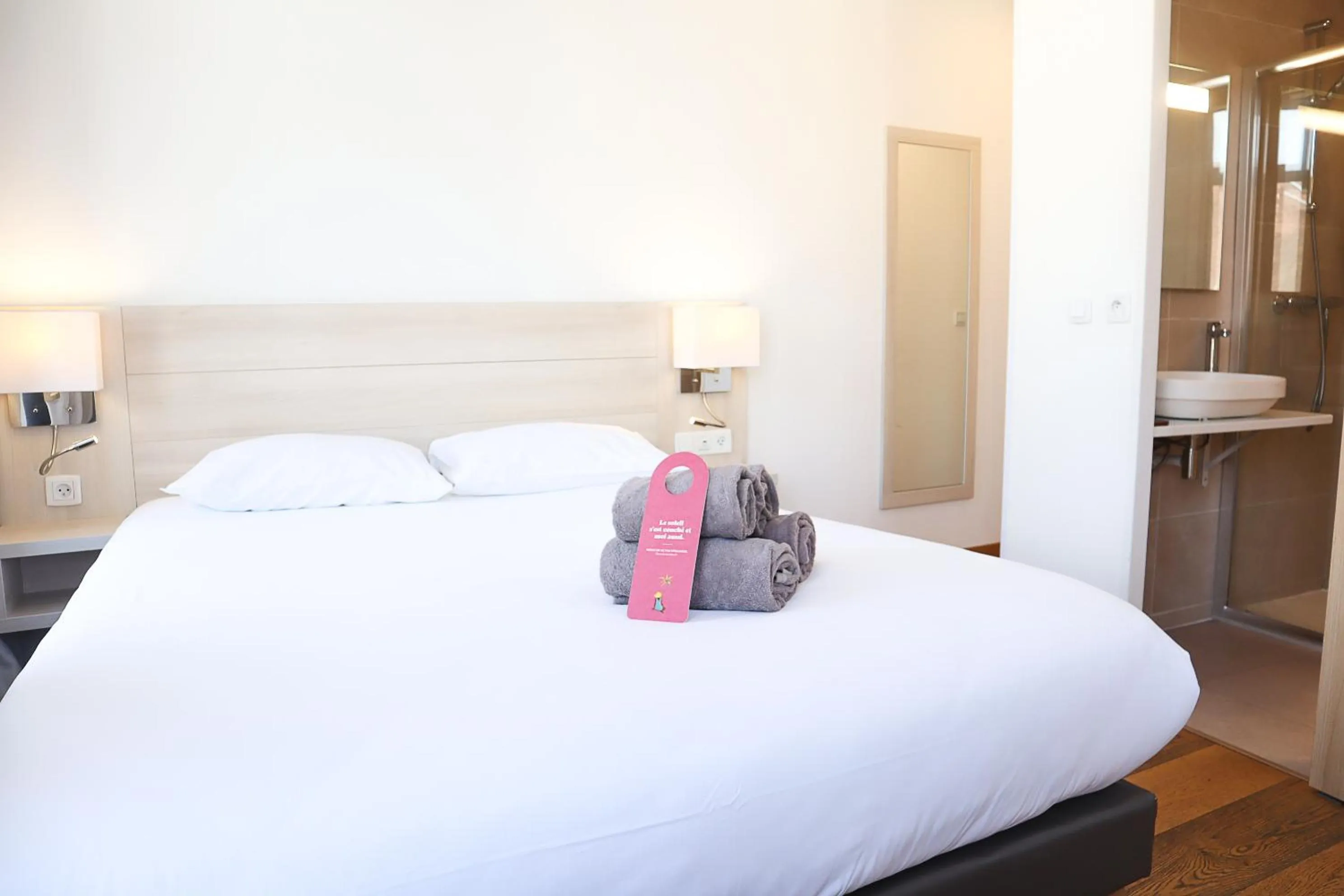 Bedroom, Bed in HOTEL AMBASSADEUR