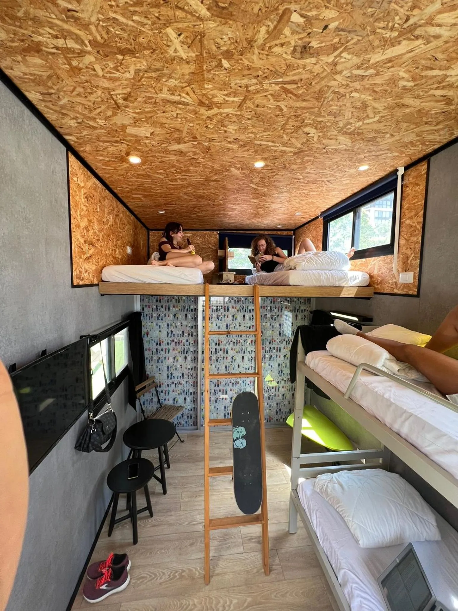 Bed in Roger's Hostel & Caravans Age 18-45