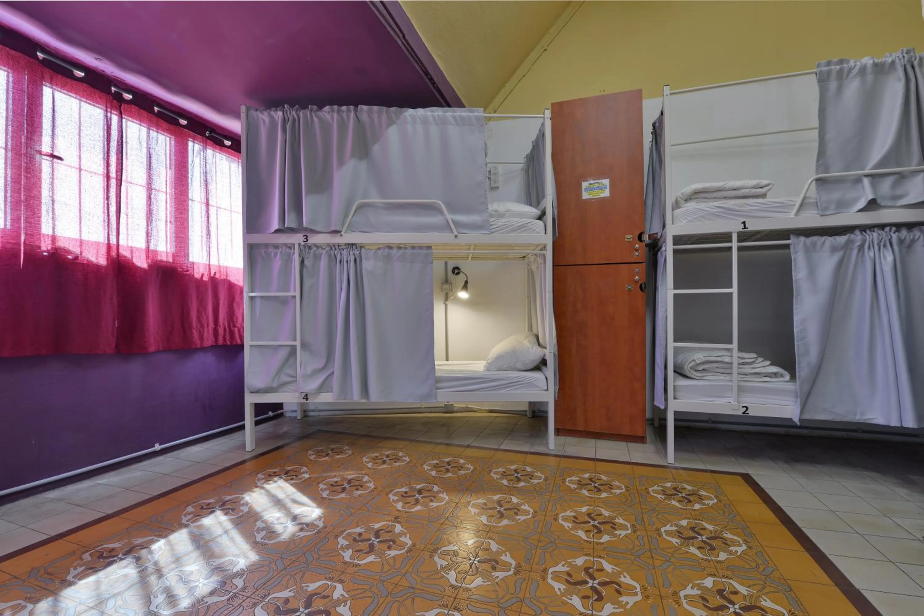 Bed in Roger's Hostel & Caravans Age 18-45