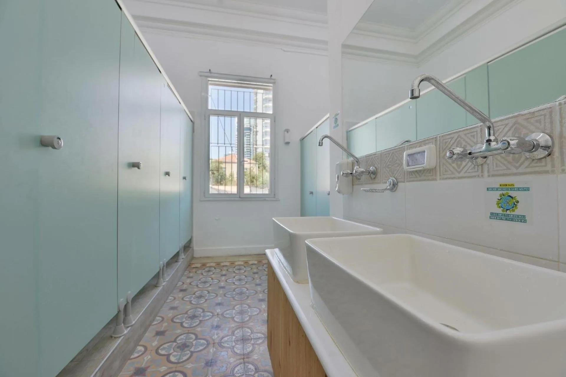 Shower in Roger's Hostel & Caravans Age 18-45