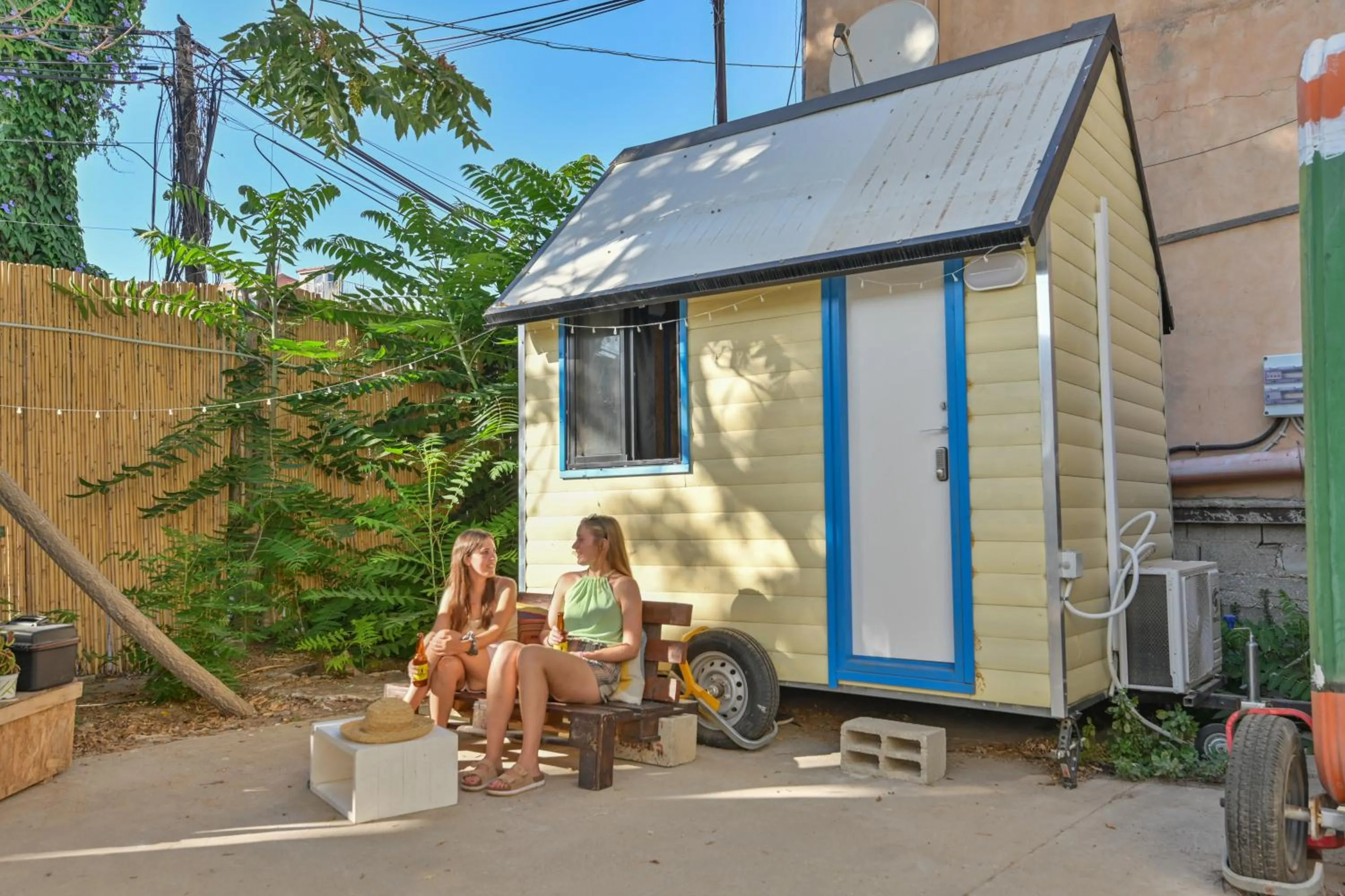 Roger's Hostel & Caravans Age 18-45