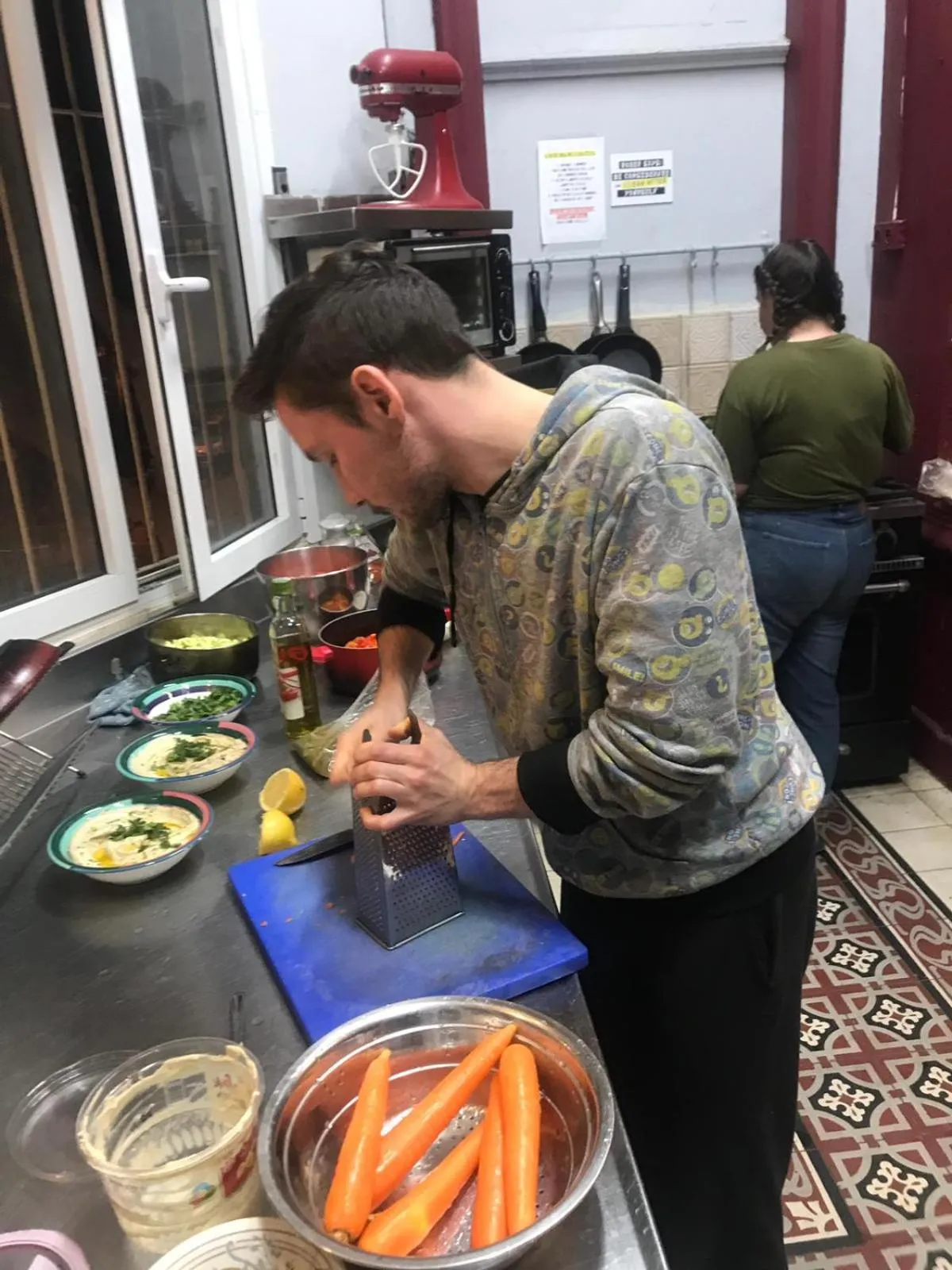 Food and drinks in Roger's Hostel & Caravans Age 18-45