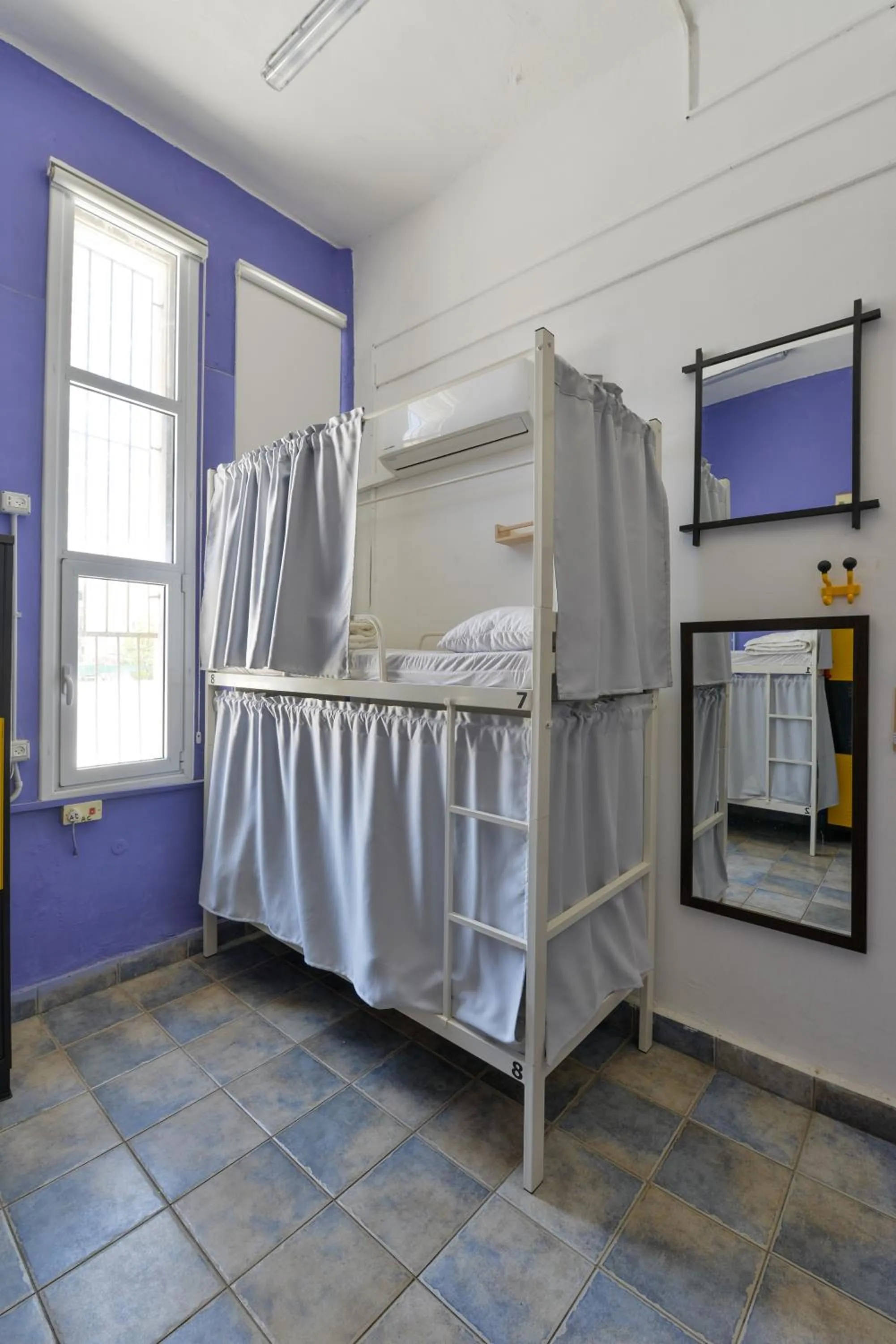 Bed in Roger's Hostel & Caravans Age 18-45