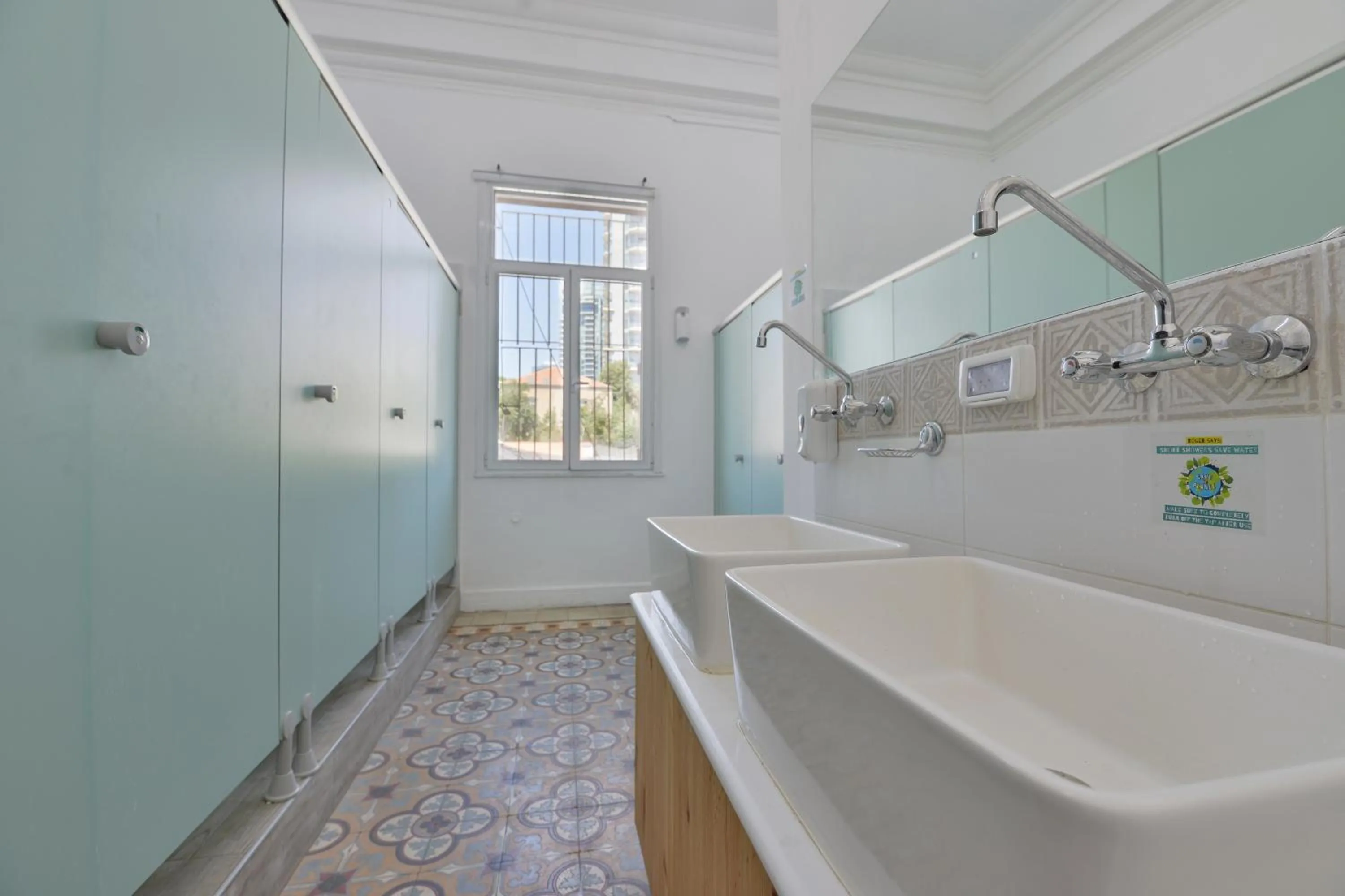 Shower in Roger's Hostel & Caravans Age 18-45