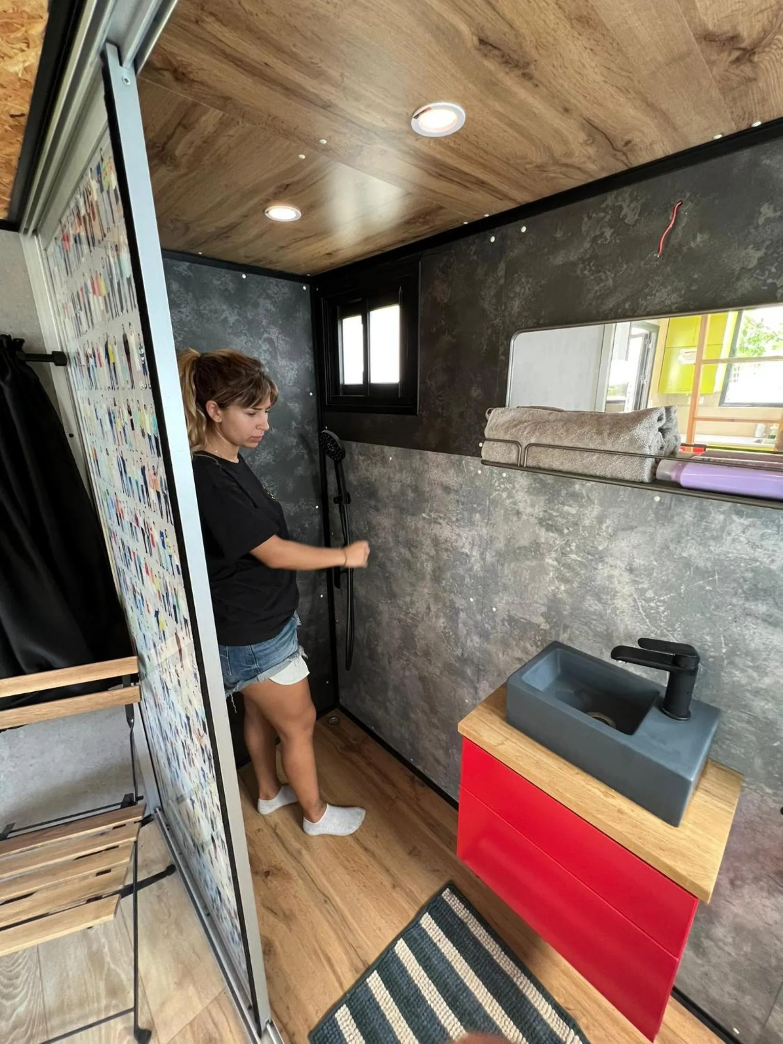 Roger's Hostel & Caravans Age 18-45