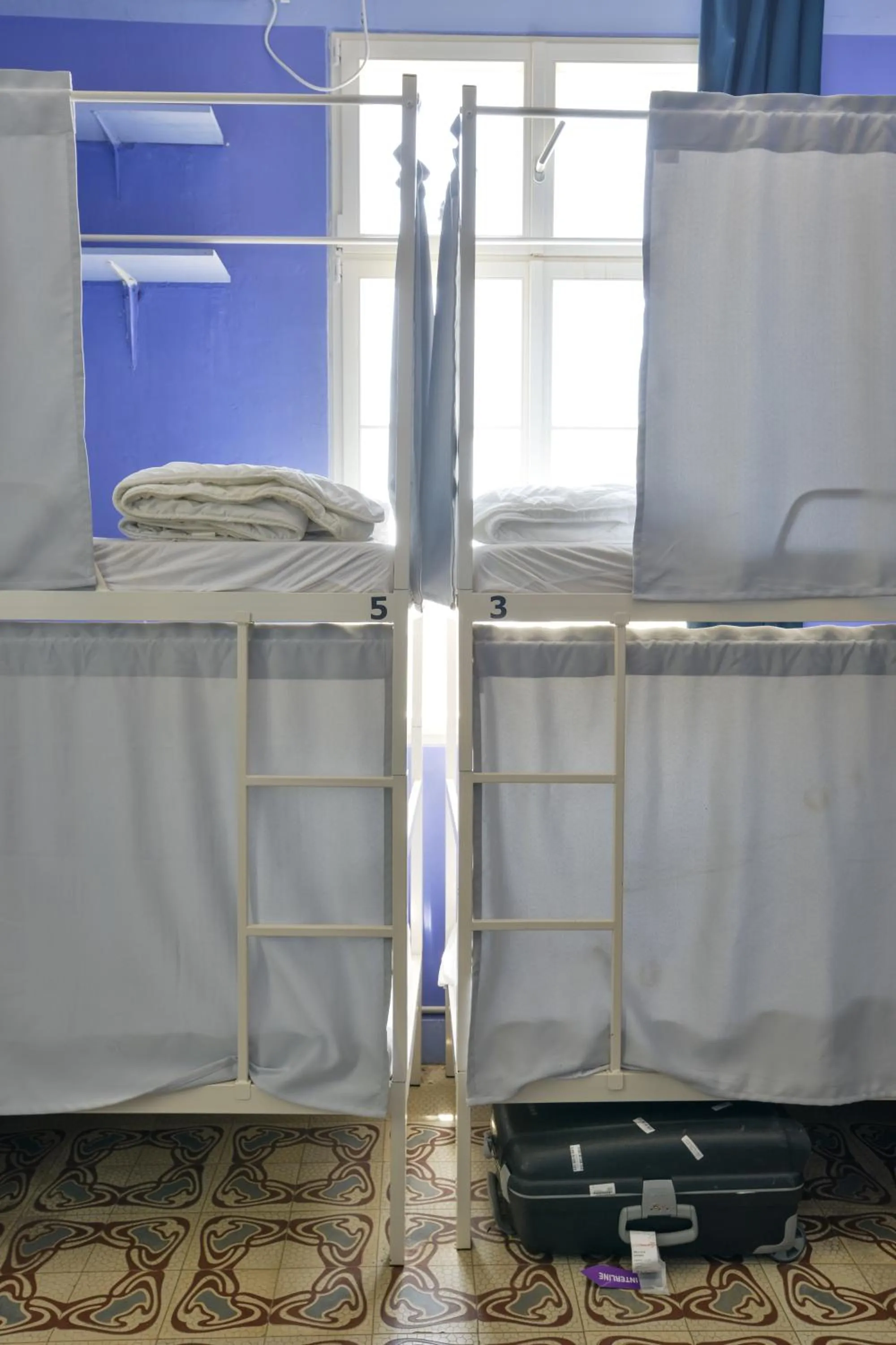 Roger's Hostel & Caravans Age 18-45