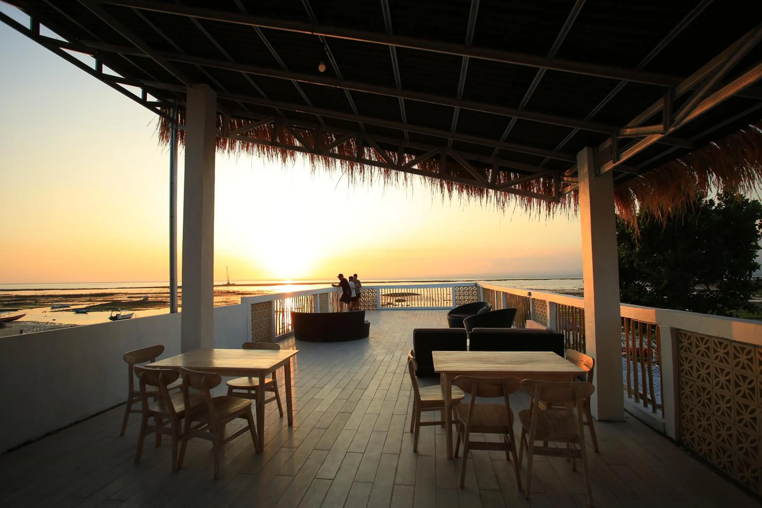 3 Monkeys Lembongan Studio apartments gym recovery centre