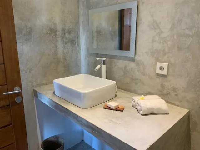 3 Monkeys Lembongan Studio apartments gym recovery centre