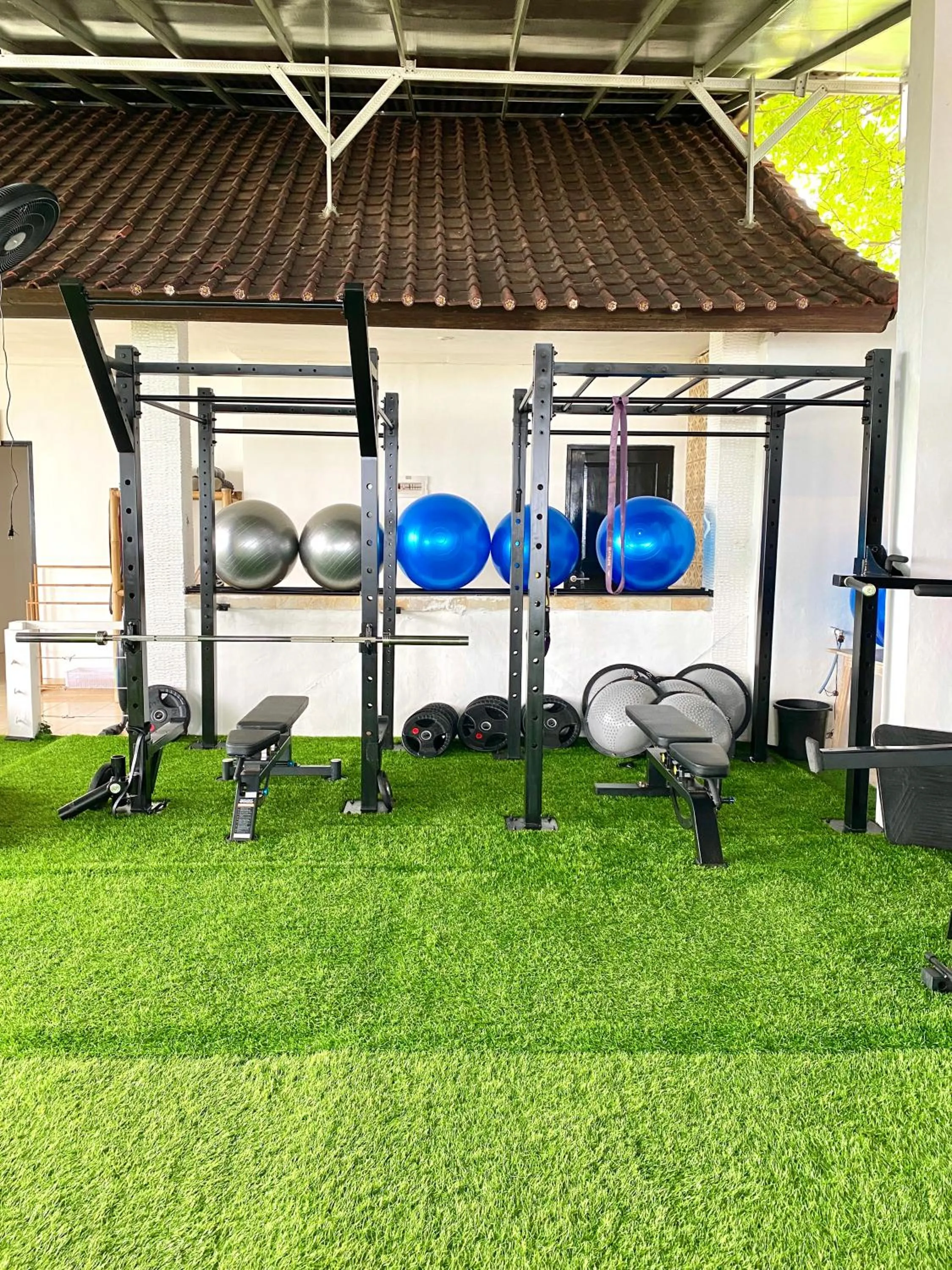 3 Monkeys Lembongan Studio apartments gym recovery centre