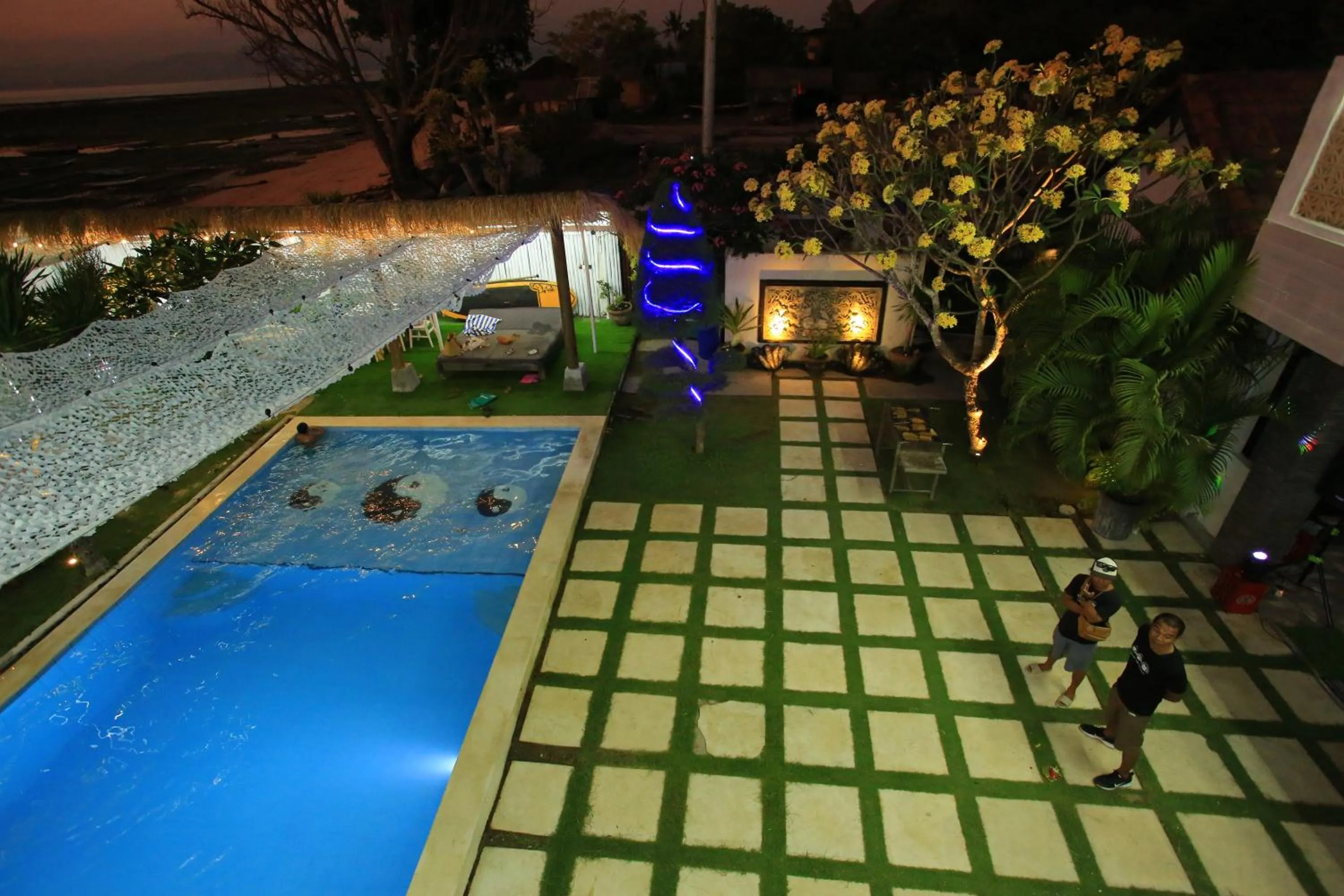 Swimming pool in 3 Monkeys Lembongan Studio apartments gym recovery centre