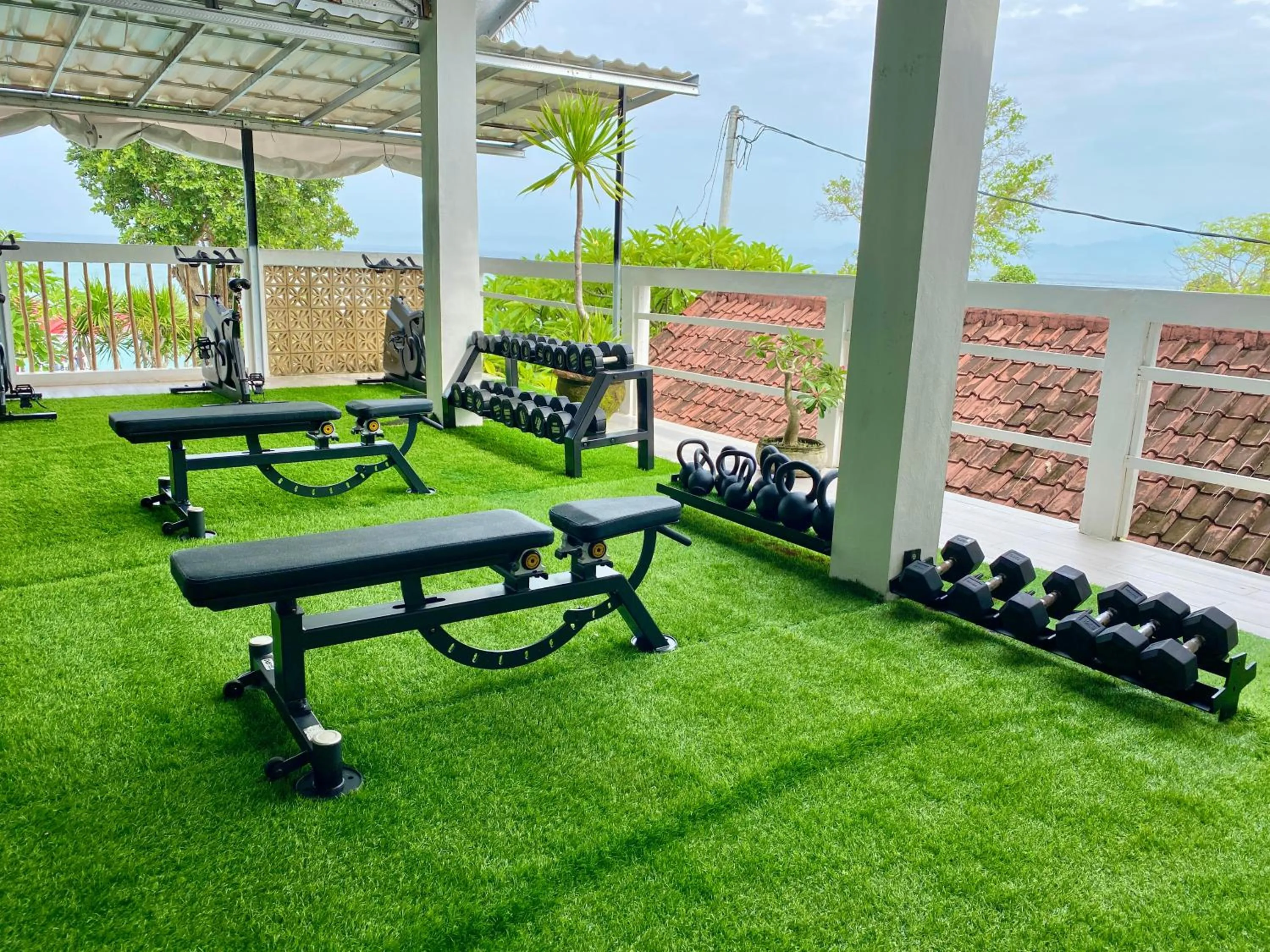 3 Monkeys Lembongan Studio apartments gym recovery centre