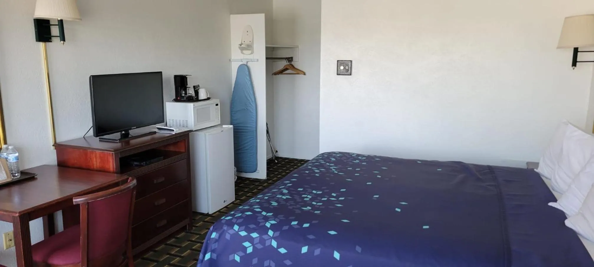 Bed in Stagecoach Motel