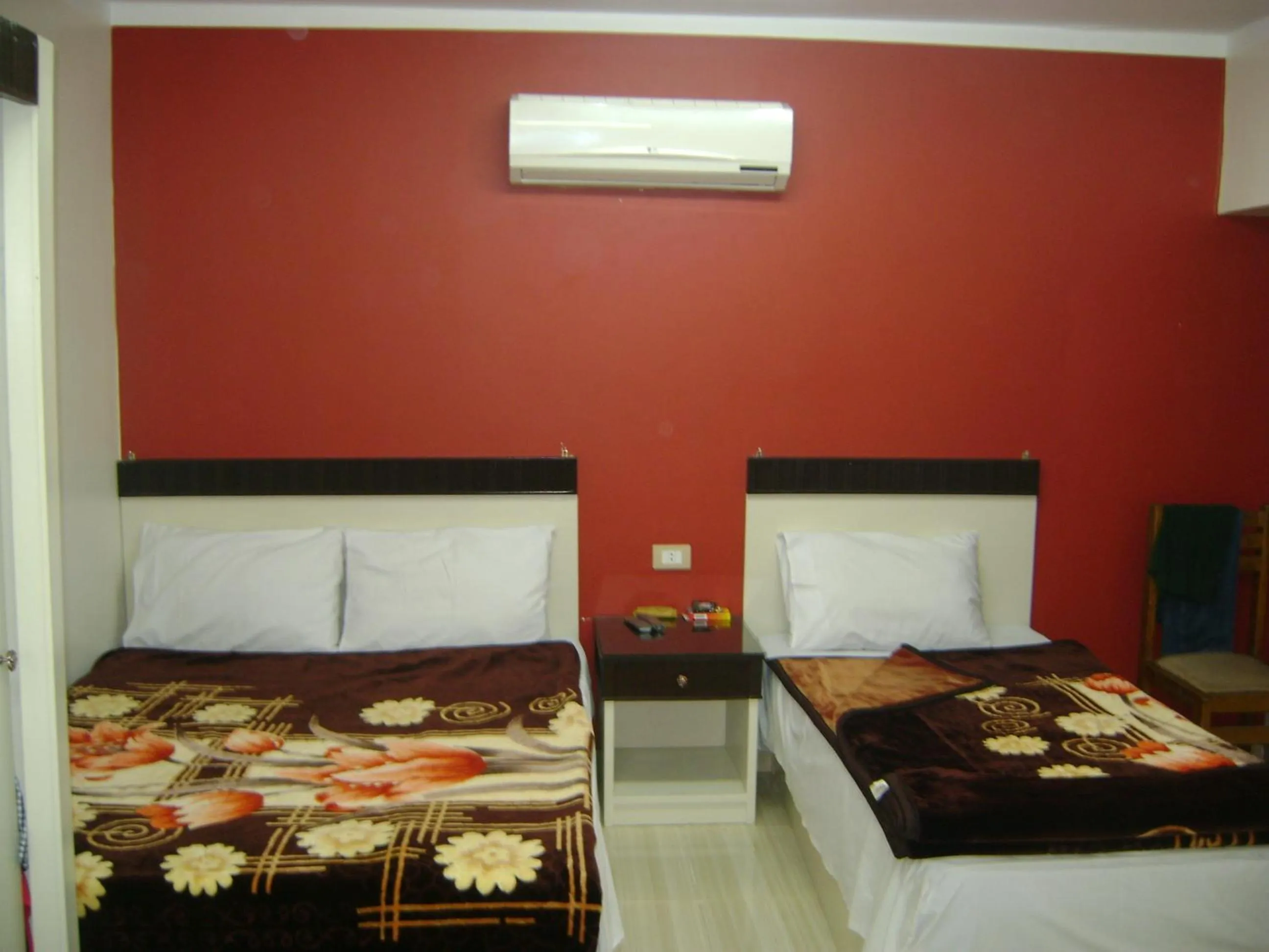 Standard Twin Room in Isis Hostel 2