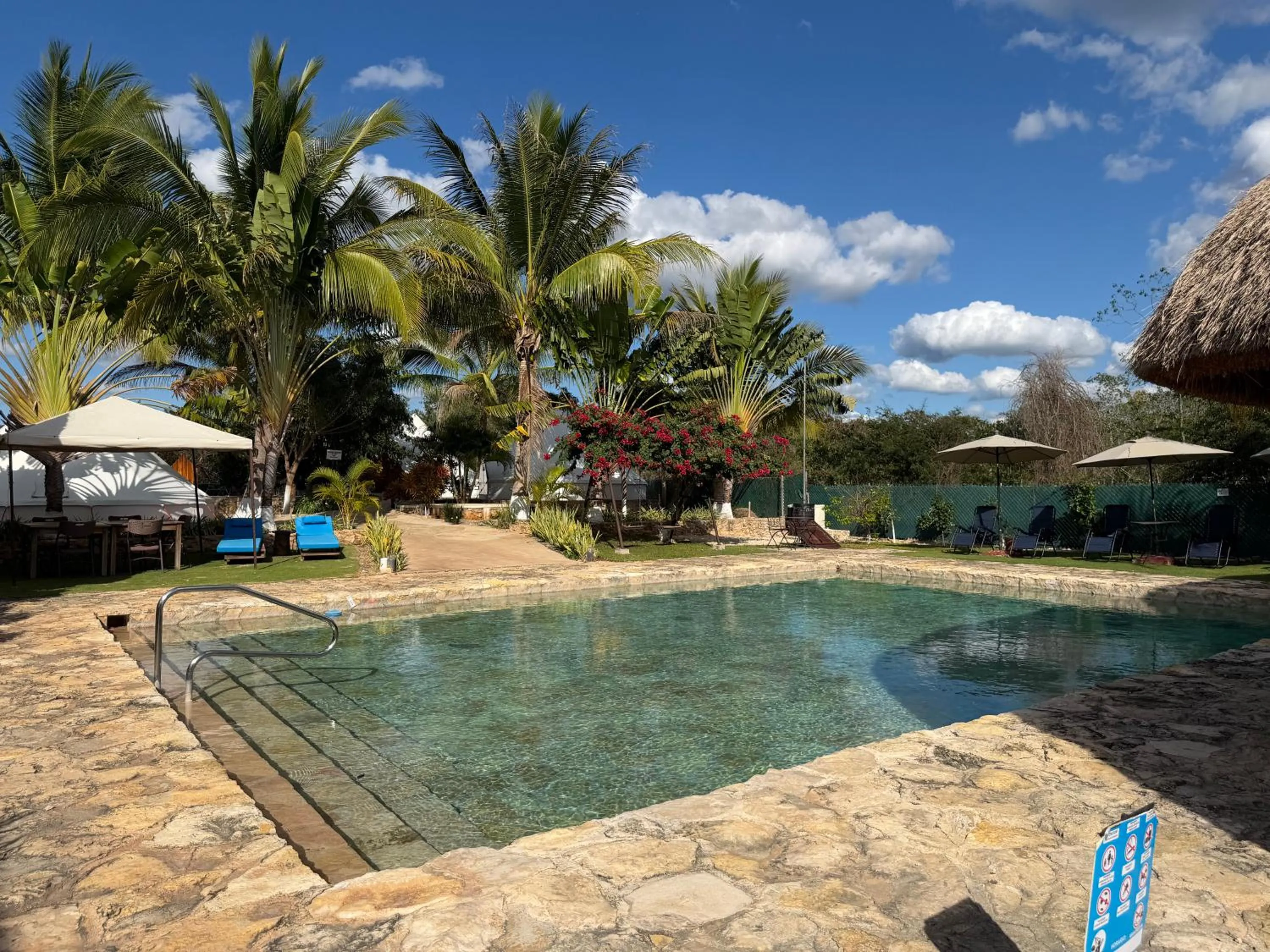 Swimming pool in Hameki