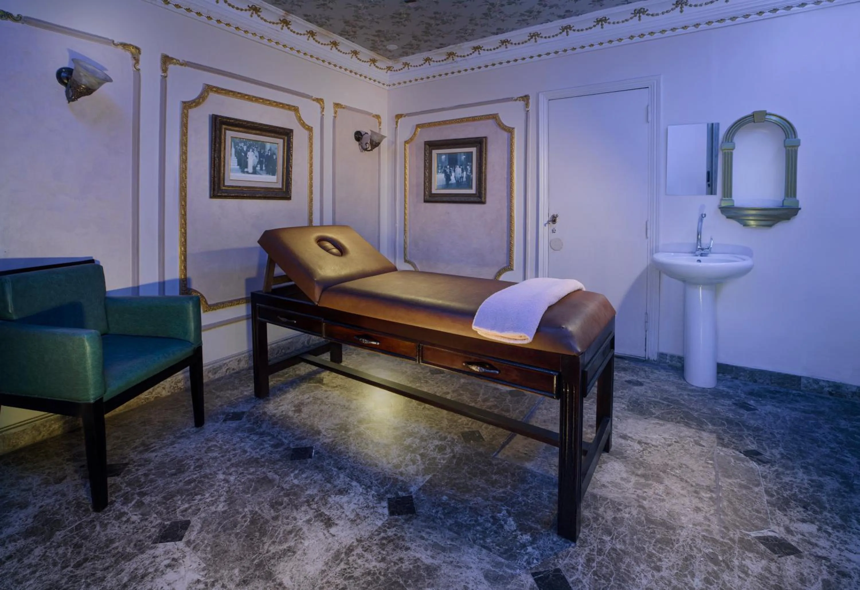 Massage in Kanzy Hotel Cairo
