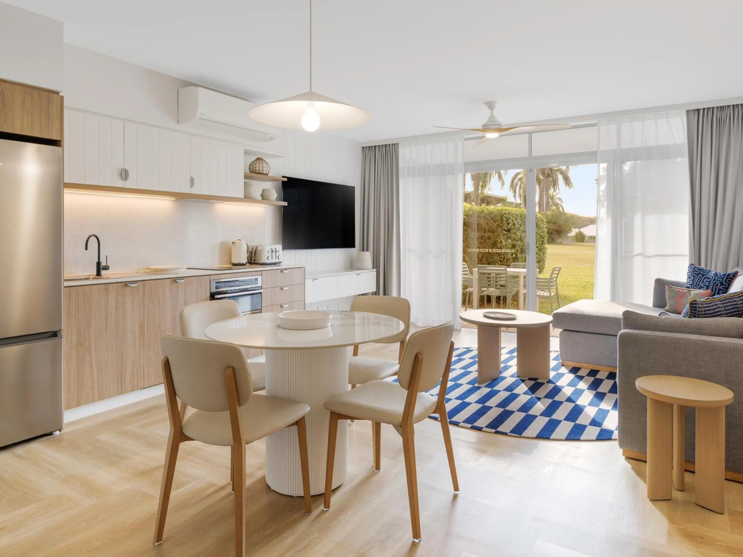 Dining area in The Sebel Palm Cove