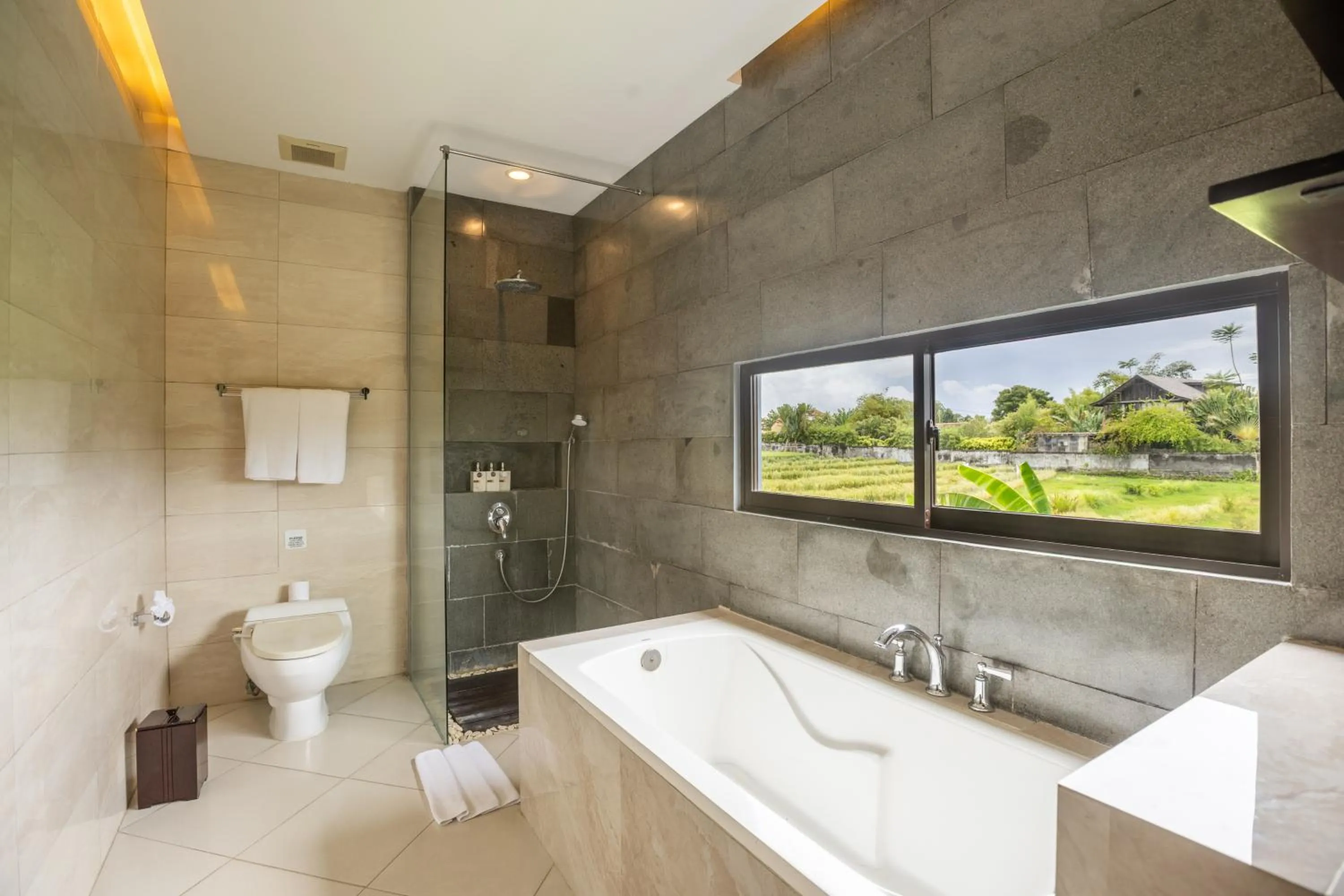Bathroom in La Paradis Villa