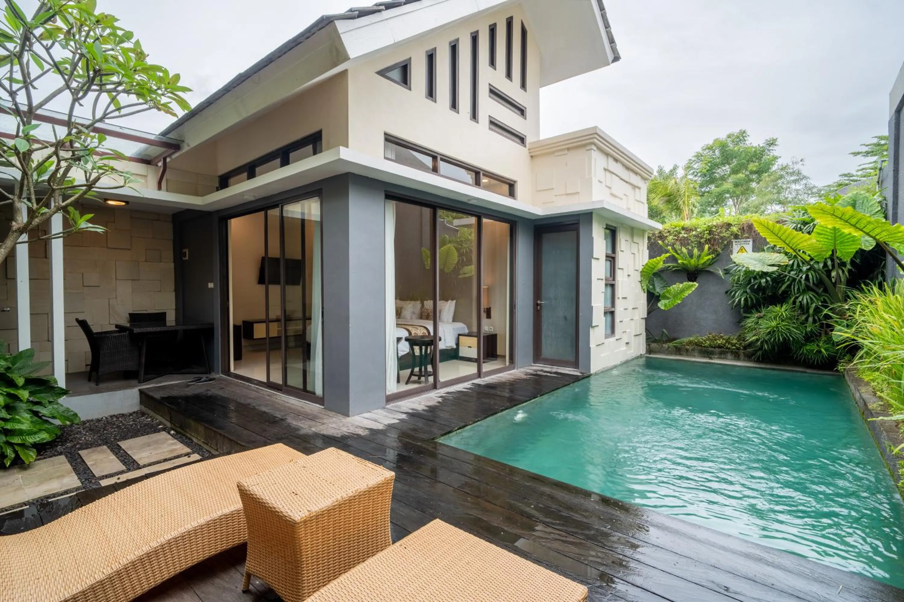 Swimming pool in La Paradis Villa